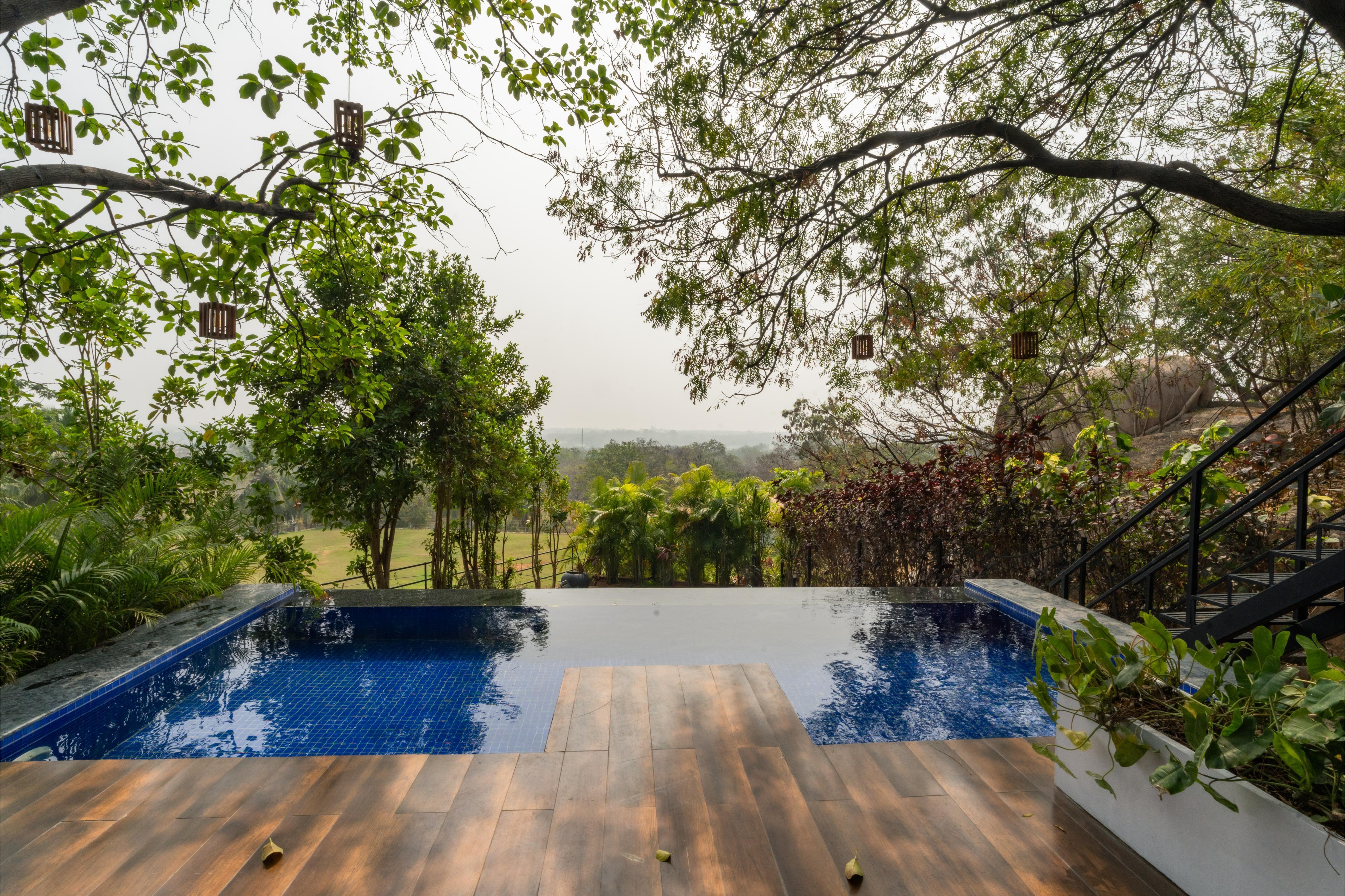 Deck stay I 3br I pool view I by Homeyhuts - Tap to explore photos