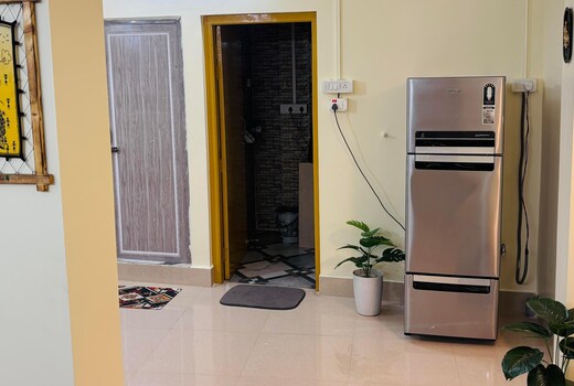 Modern 1BHK Near City Center | Zipp Stay 002