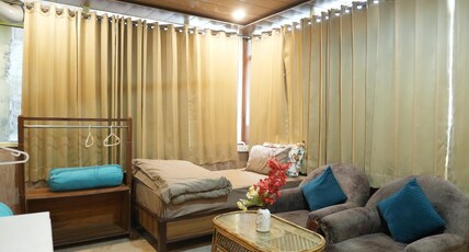 Full Stop Hostel Room Type - Deluxe Room