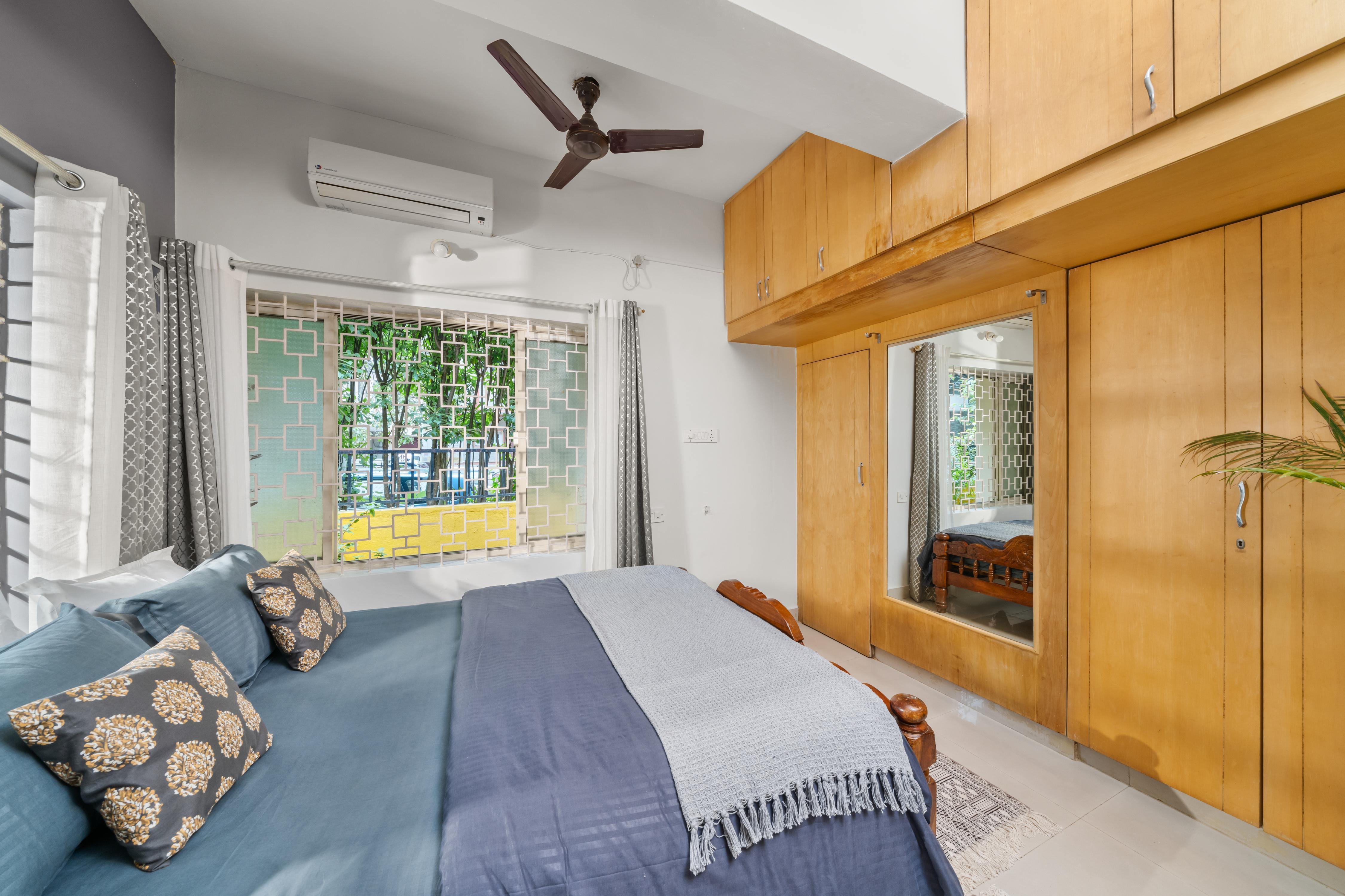 Vintage Haven 5BHK Peaceful Villa in Indiranagar - Tap to explore photos