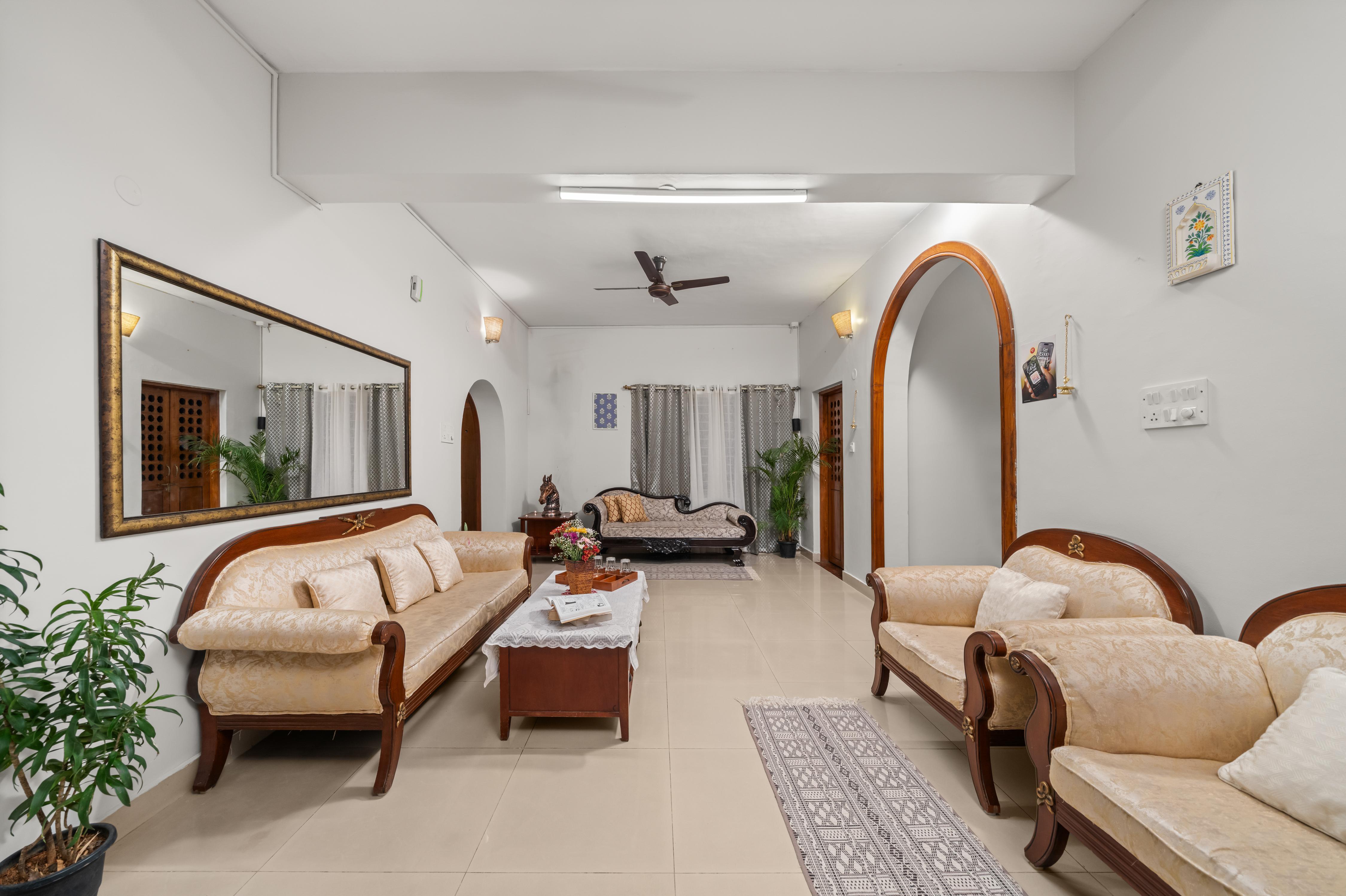Vintage Haven 5BHK Peaceful Villa in Indiranagar - Tap to explore photos