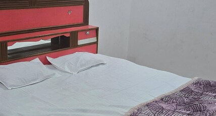 Balaji Home stay Room Type - Bedroom area