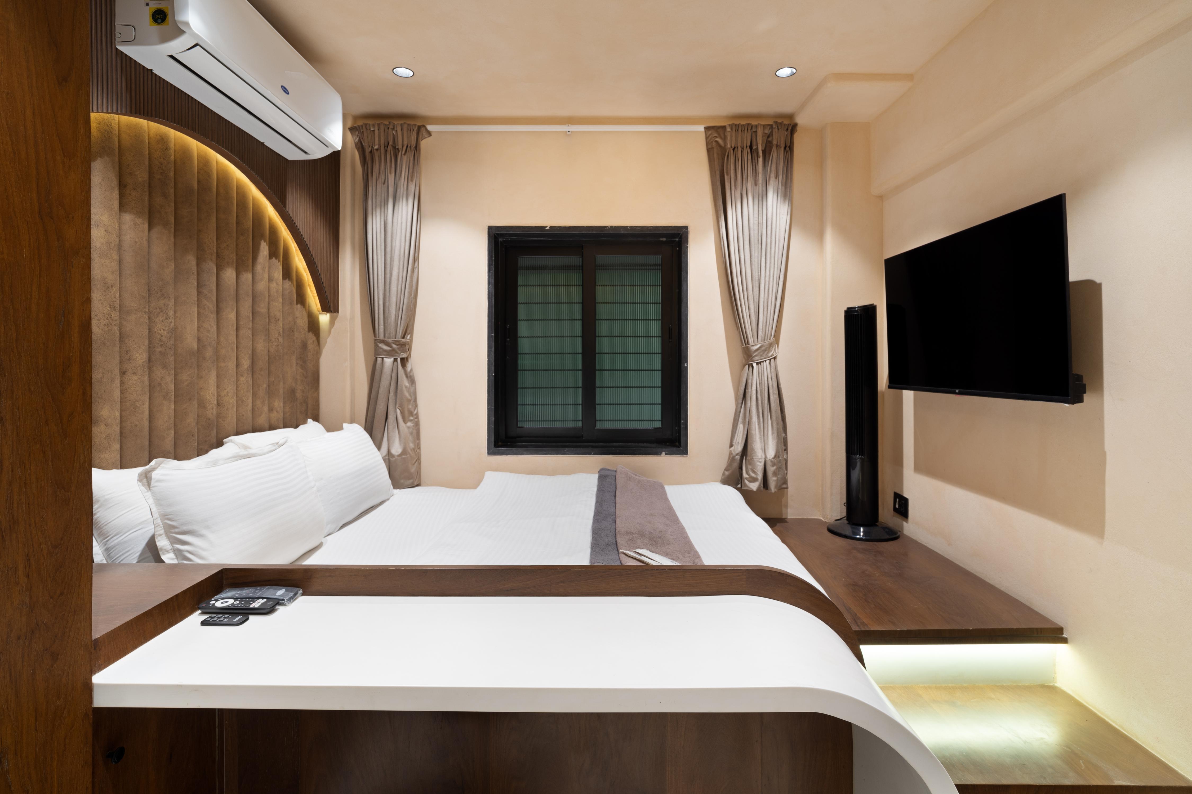 Amber 1BHK in Khar by SquareOne Stays - Tap to explore photos