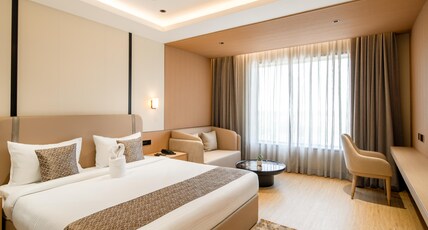 EURO HOTEL Room Type - Premium King Room