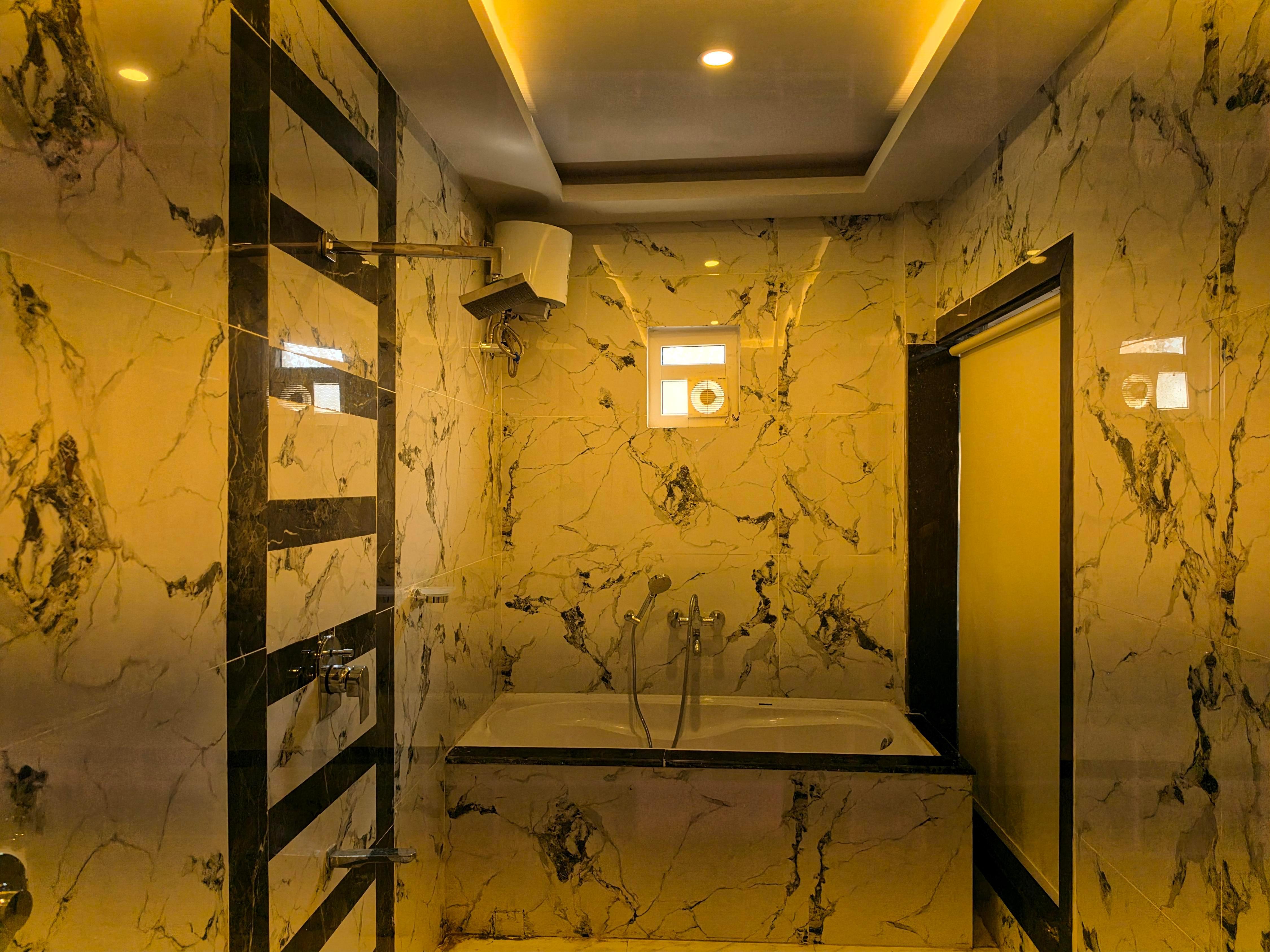 SHIVAM RESORT Room Type - Family room Triple Bed & couple Bathtub & Balcony Sea View