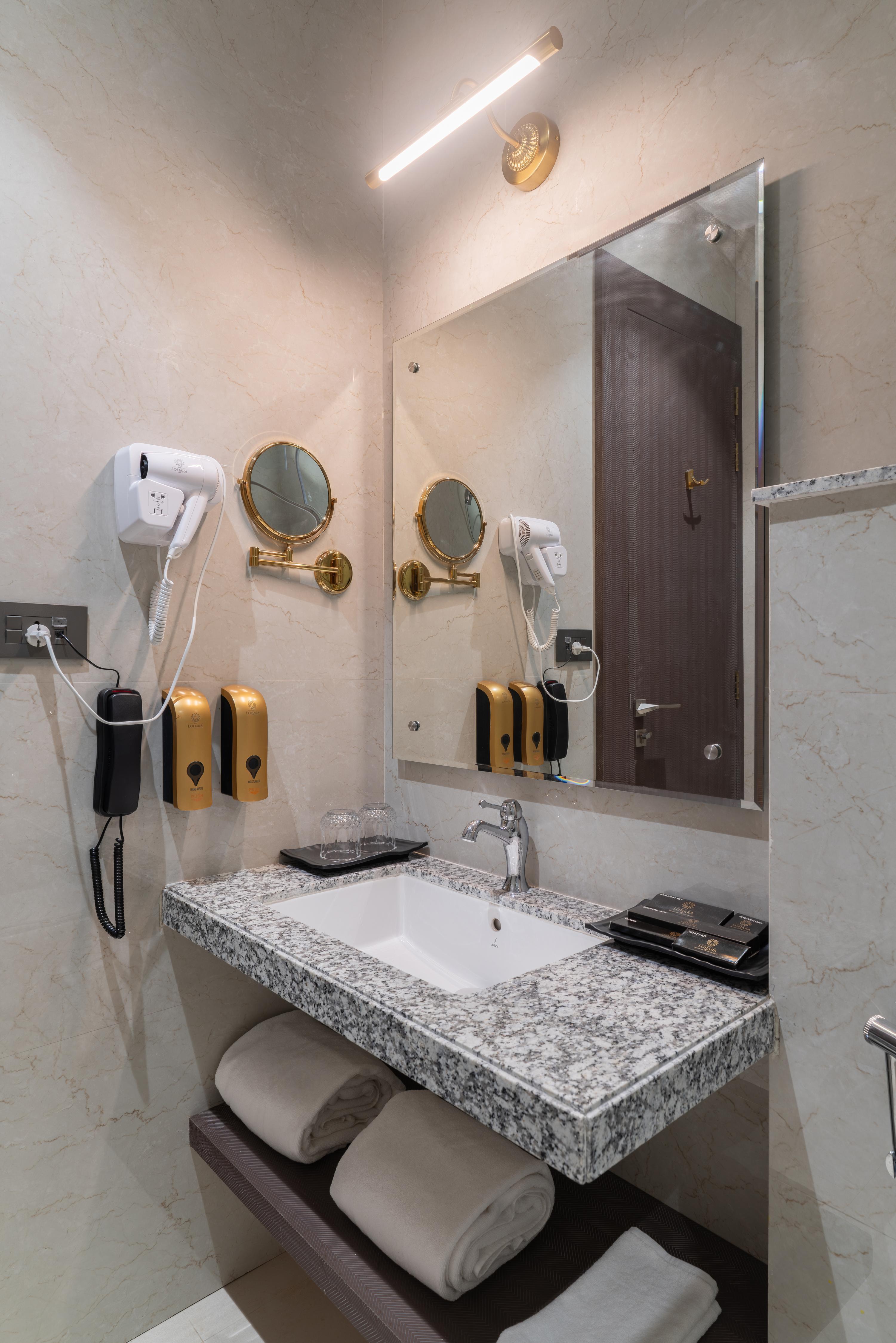 Hotel Lohara Inn Room Type - Deluxe Twin Bed Room