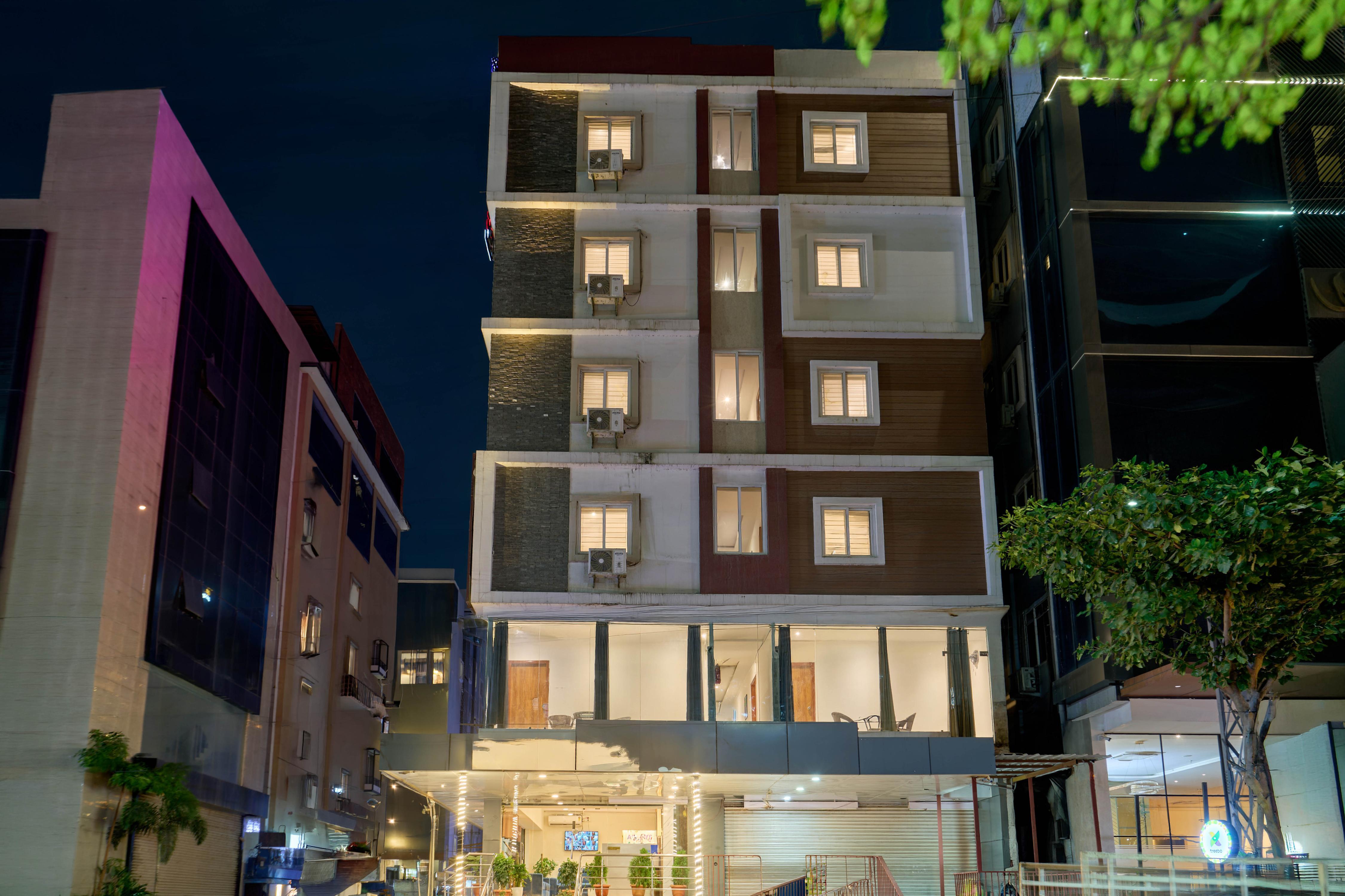 Treebo Saffron Suites, Near Financial District & US Consulate - Tap to explore photos