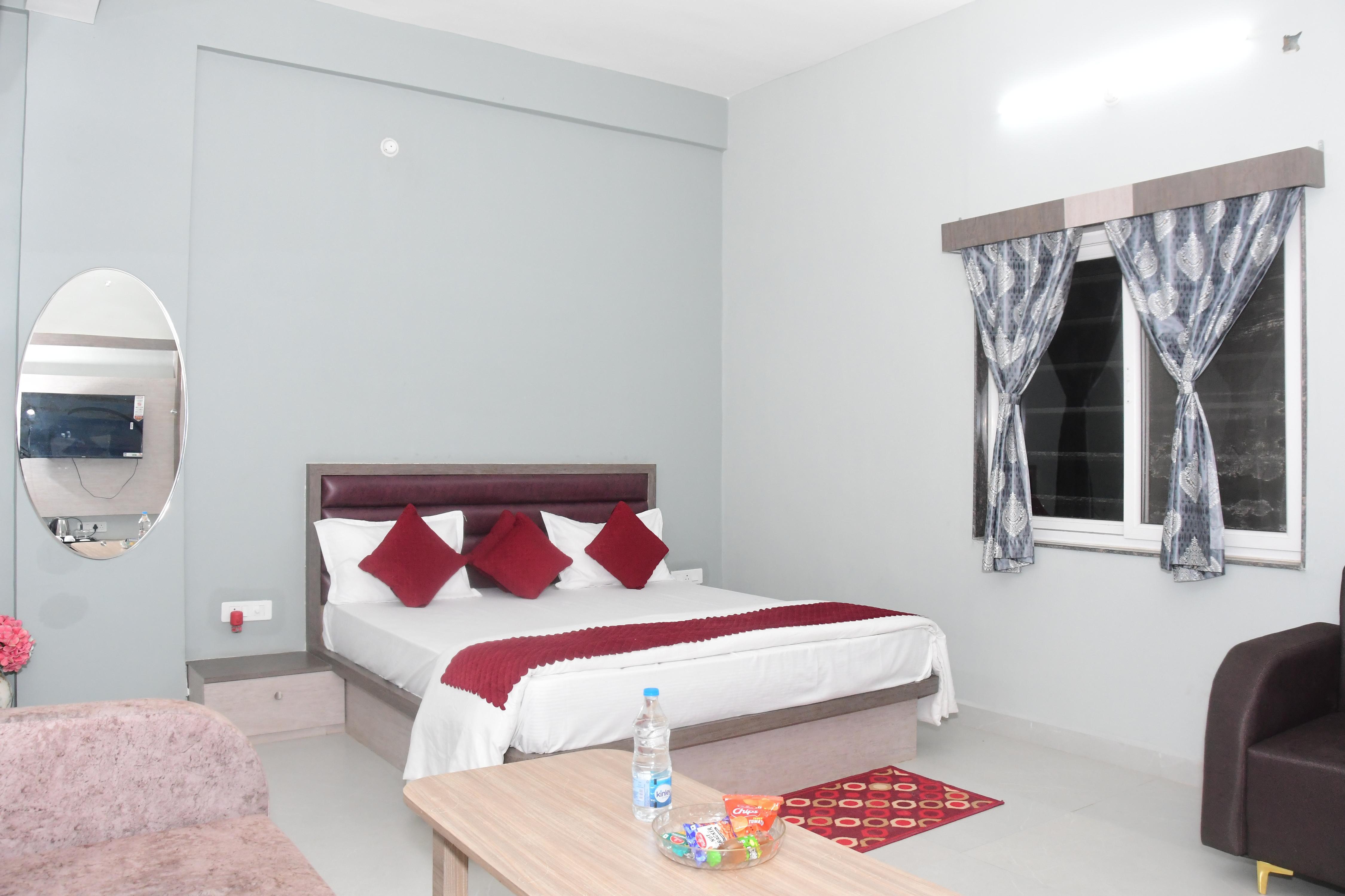 S&J Hotel Room Type - Premium Luxury Room with City View