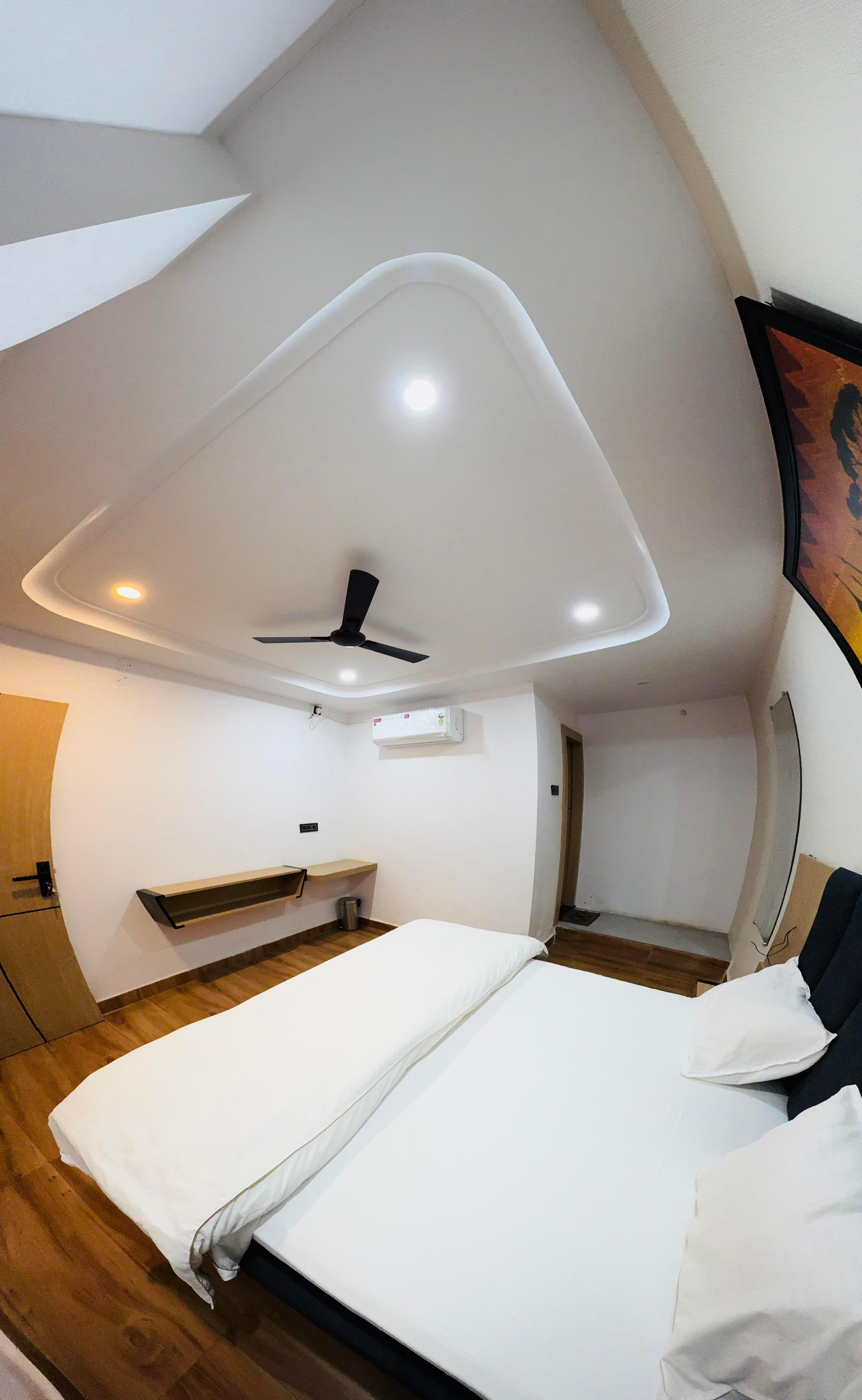 Hotel The Edge Room Type - Deluxe Room