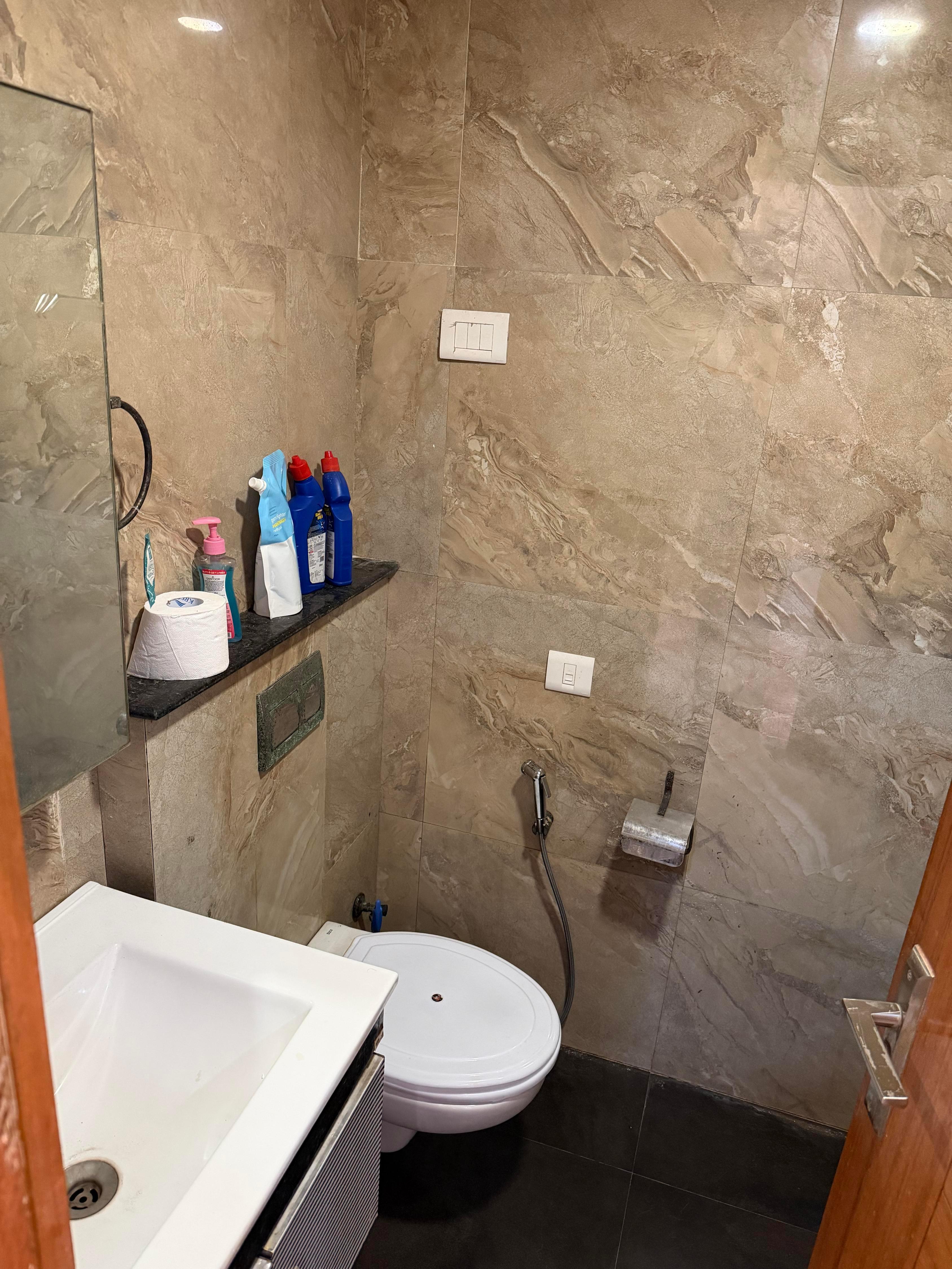 Luxury Stay Noida - Tap to explore photos