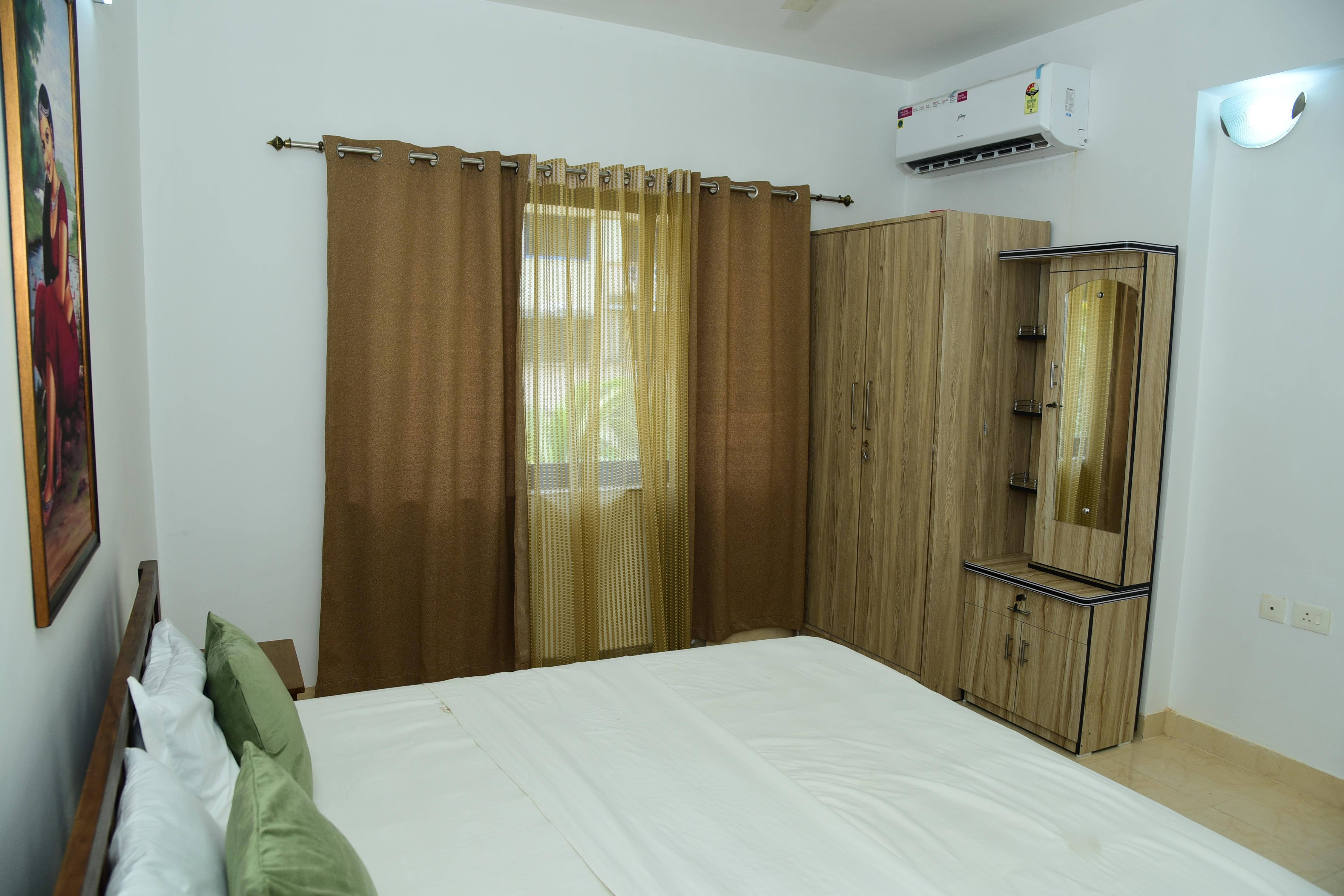 Varca 2BHK Home Stay 5 Min Walk from beach - Tap to explore photos