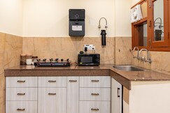 Homlee Elegance 2BHK Flat LIFT Central Delhi