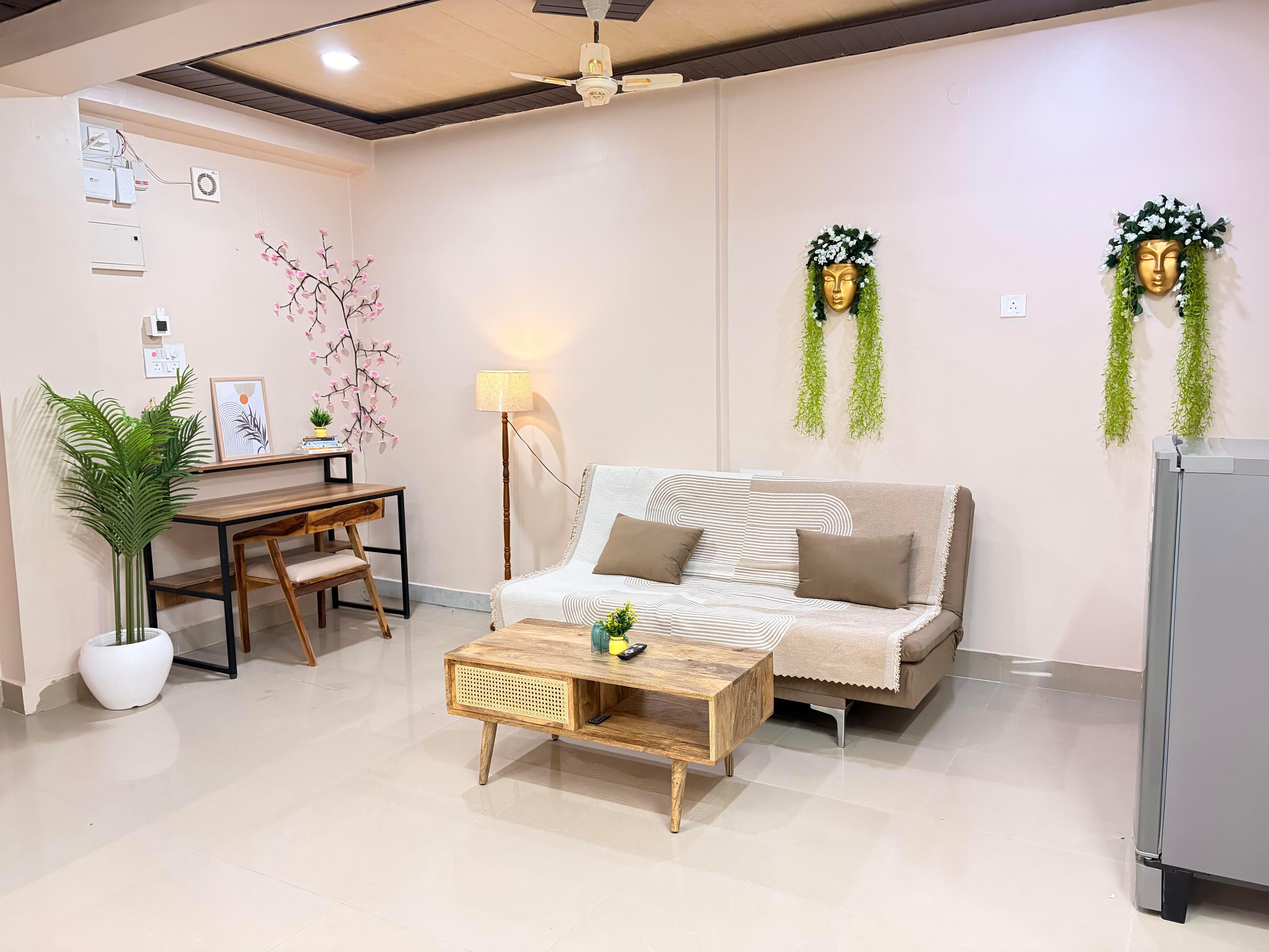 Modern 2BHK Stay 300m from Kashi Vishwanath - Tap to explore photos