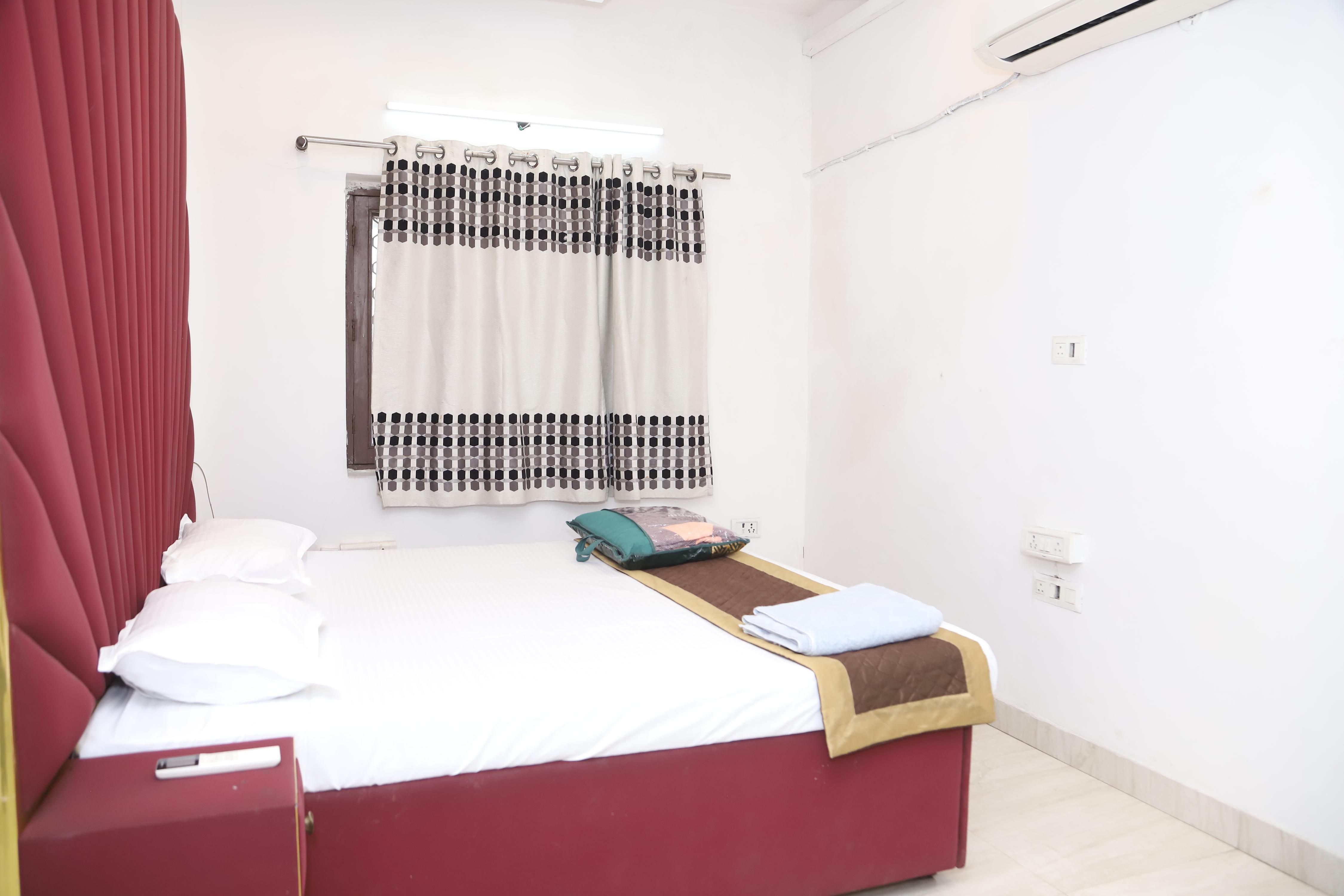 Saffron Residency 1SF Cozy 1BR Shared - Tap to explore photos