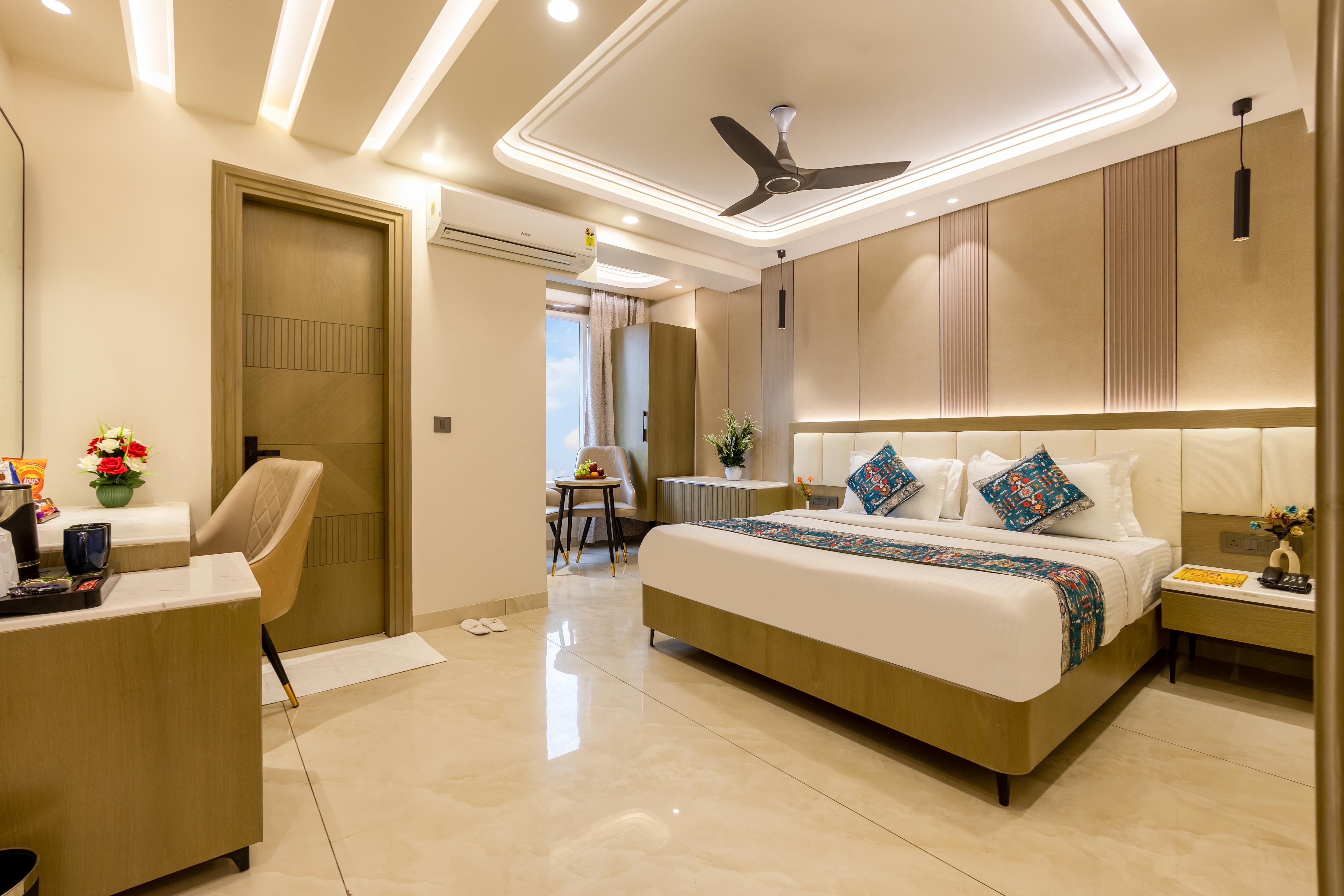 Hotel Holiday Homez Room Type - Premier Double Room with Air Conditioning