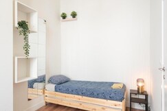 Lively City Getaway for 10 Near Meir