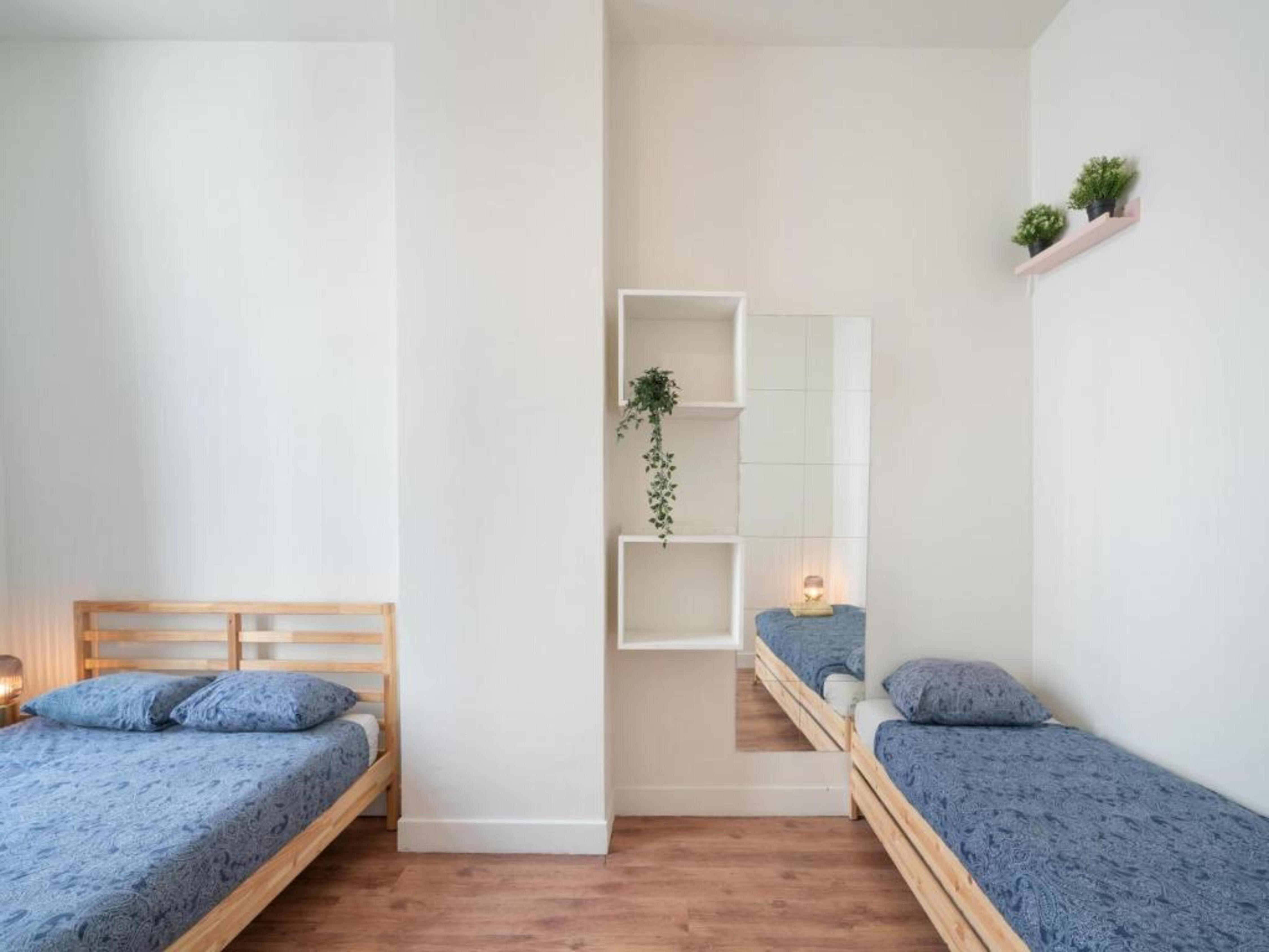 Lively City Getaway for 10 Near Meir - Tap to explore photos