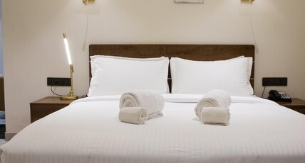 Clove Boutique Hotel Room Type - Deluxe Room with King Bed