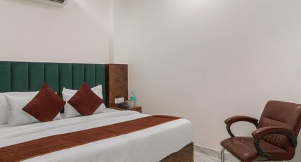 Hotel Tushar Room Type - Deluxe Room With Private Bathroom