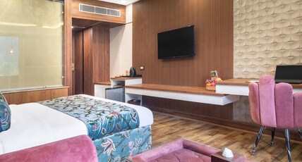 SENTOSA COVE HOTEL Room Type - Deluxe room with Balcony - Himalayan View