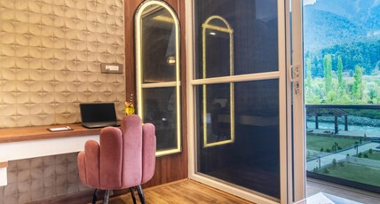 SENTOSA COVE HOTEL Room Type - Premium Room with Balcony - River and Himalyan View