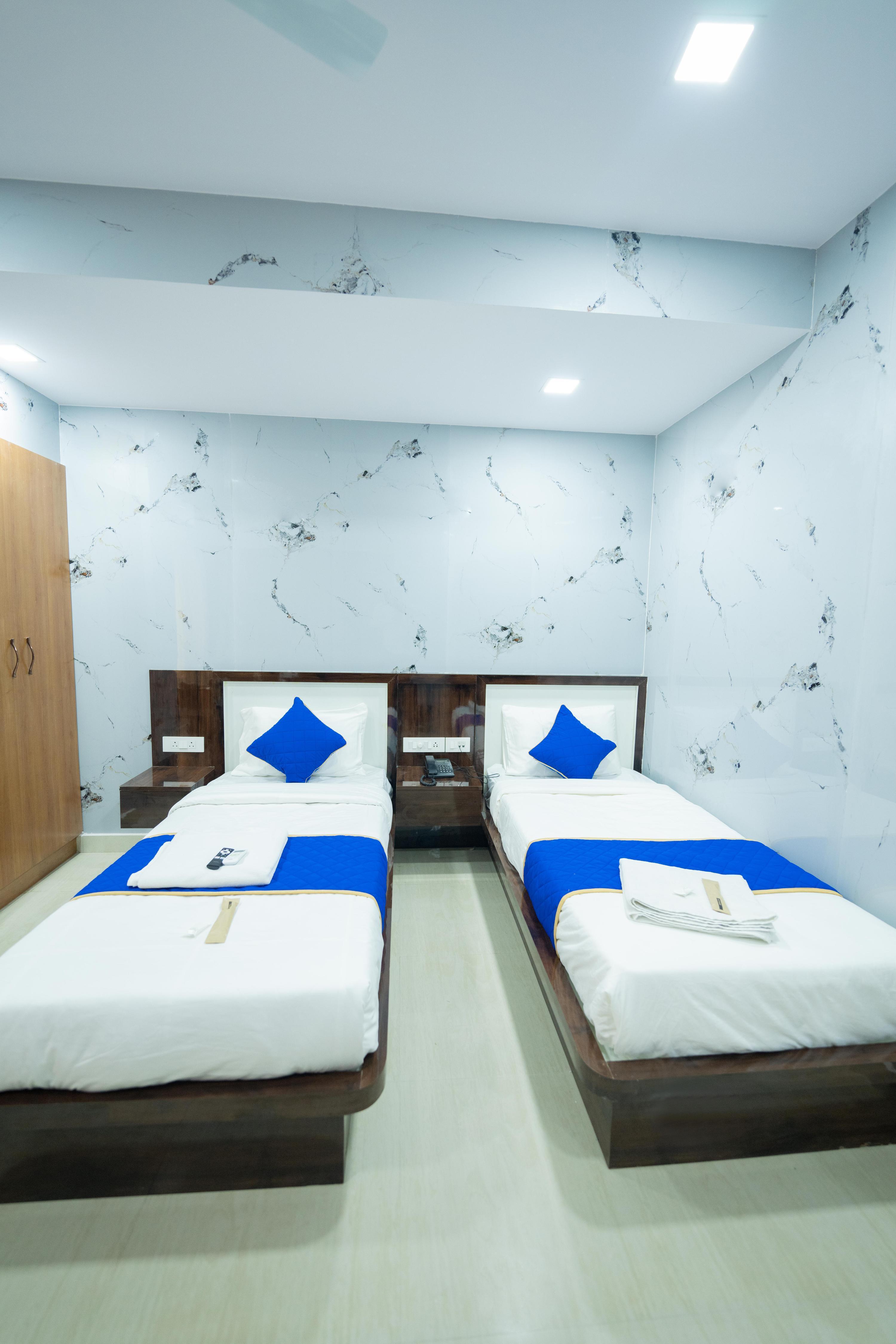 Sri Sai Saara Inn - Tap to explore photos