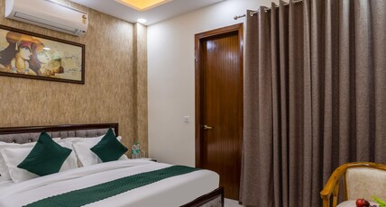The Royal Stay Room Type - Super Deluxe Room with Balcony