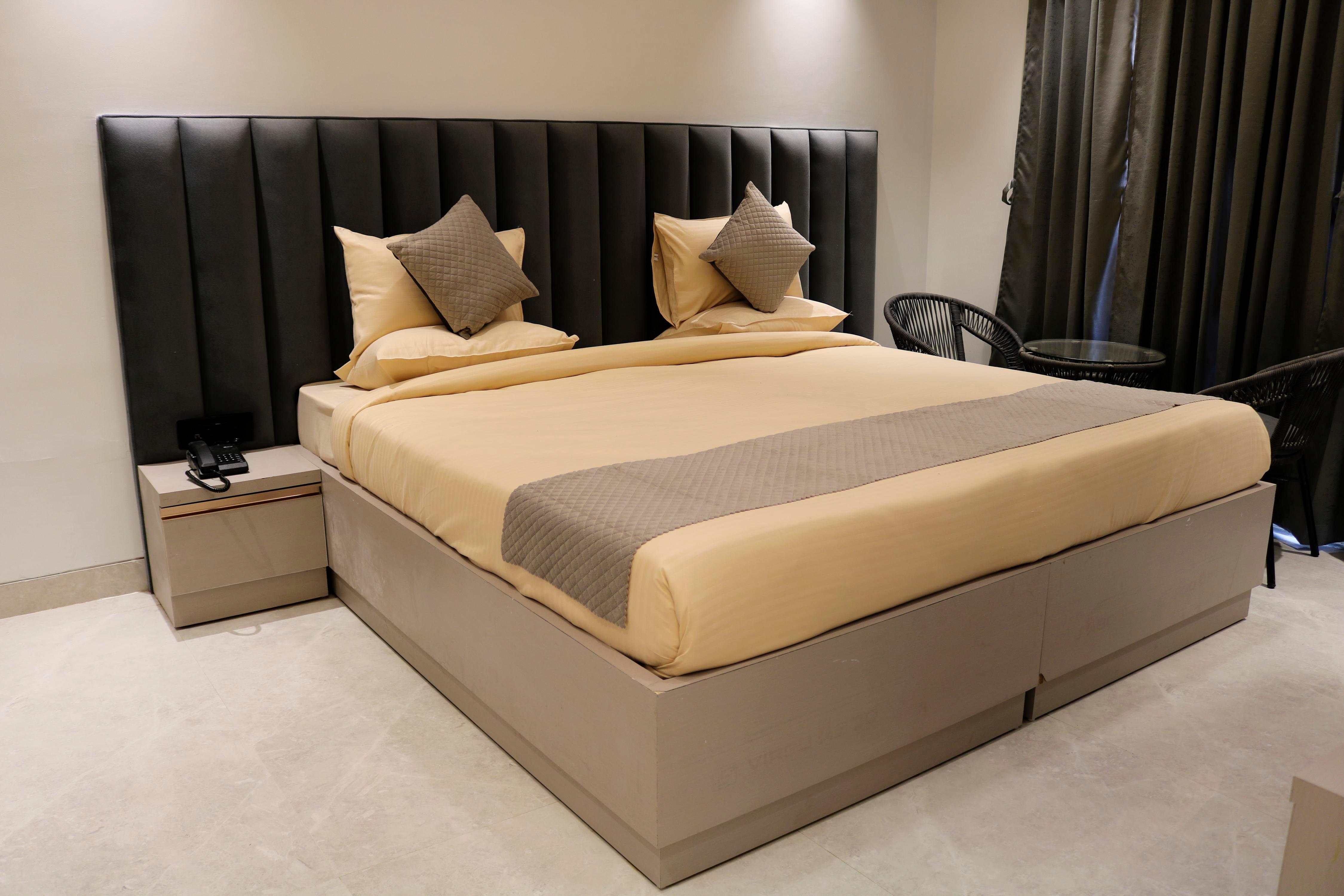 Pooja Residency Sector 52 Room Type - Entire 1BHK Apartment With Balcony 