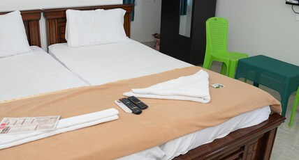 2 KINGS GRAND INN Room Type - Deluxe Room