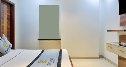 Hotel Twamev Peeragarhi Room Type - Deluxe Room With Air Conditioning Hotel Twamev Peeragarhi Room Type - Deluxe Room With Air Conditioning