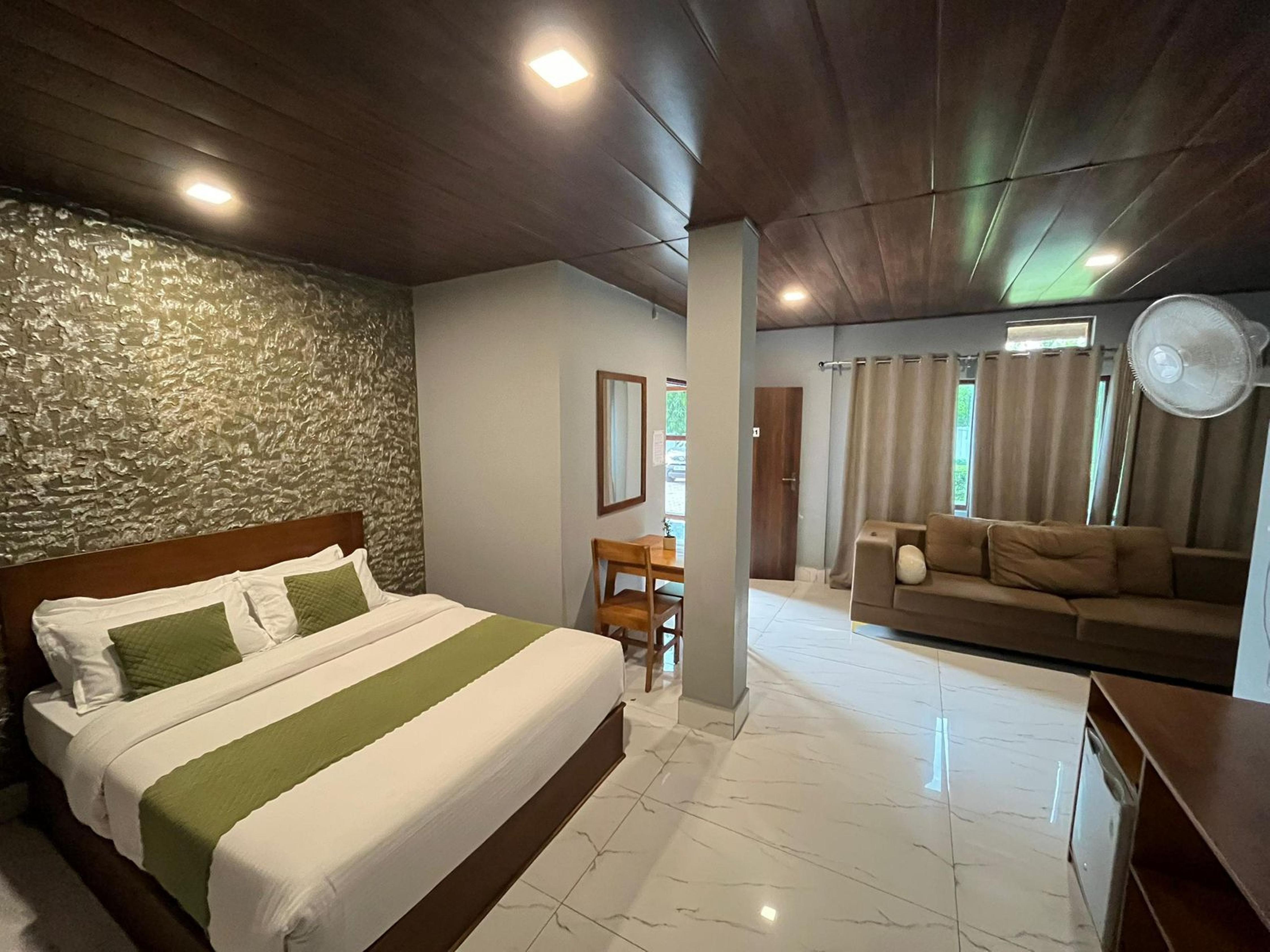 Peridott Inn Jaigaon Room Type - Super Deluxe Room