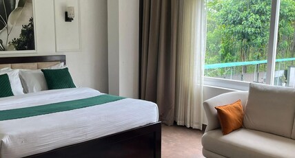 Peridott Inn Jaigaon Room Type - Premium Room