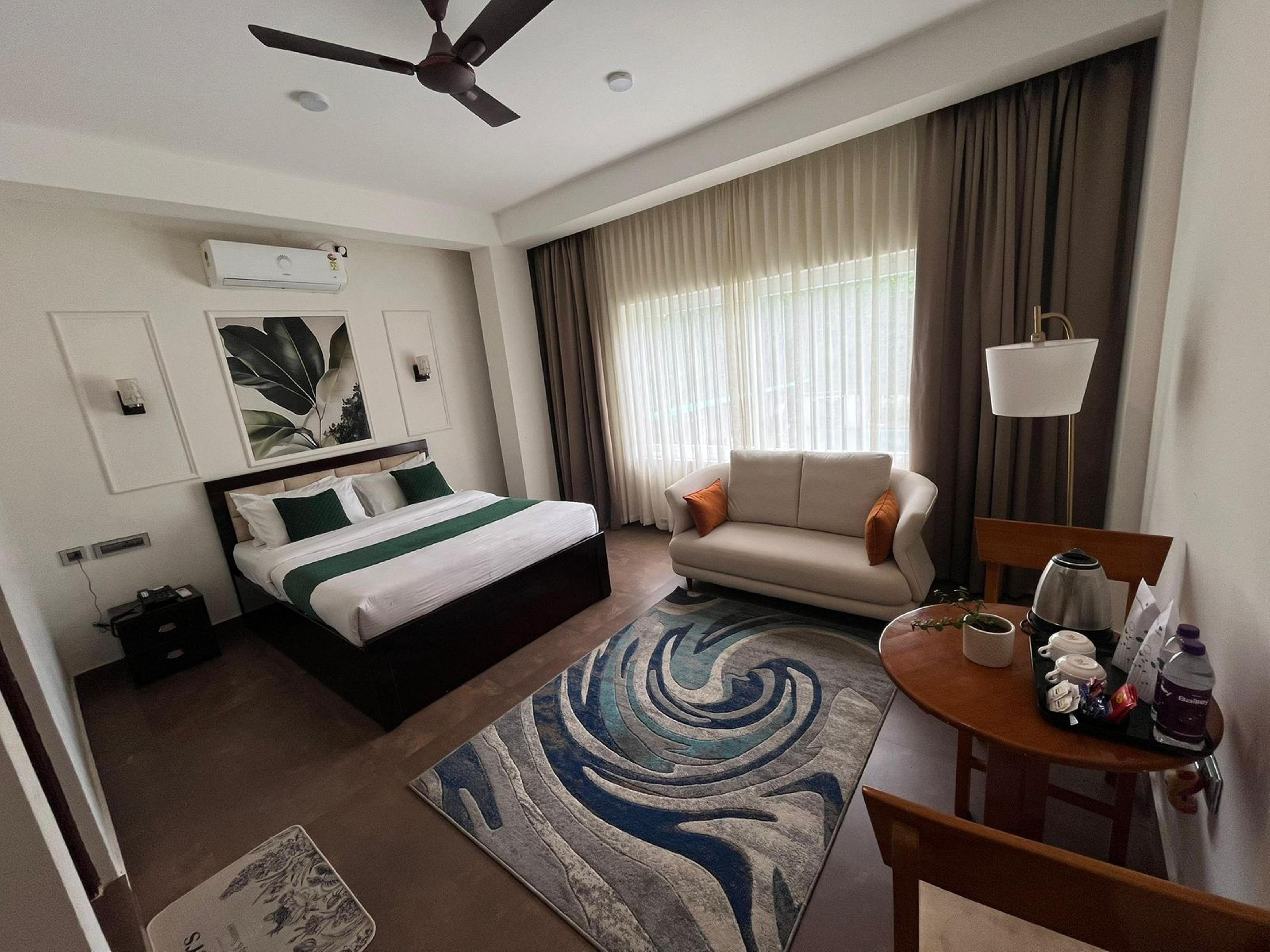 Peridott Inn Jaigaon Room Type - Premium Room