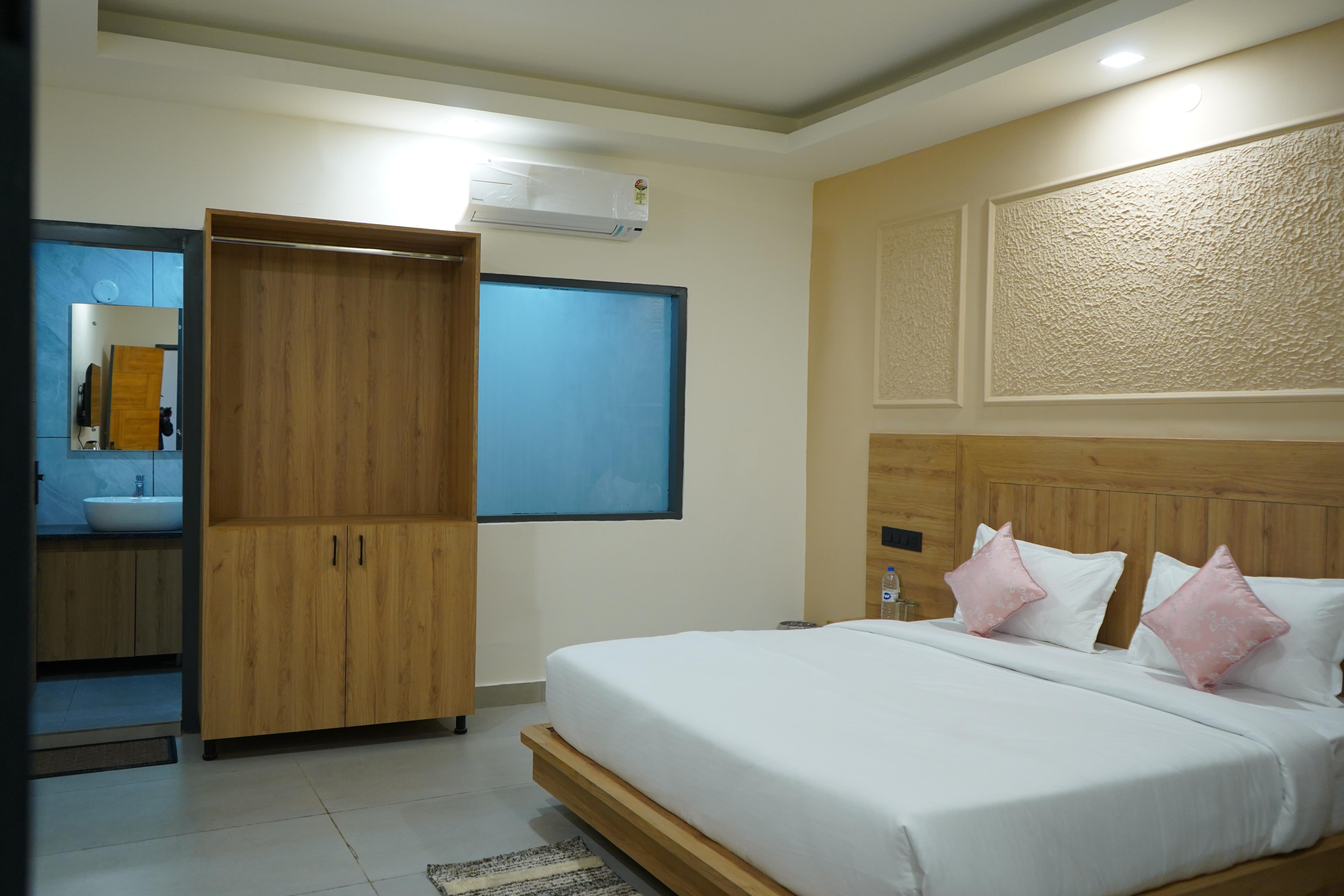 Hotel Starwing Room Type - Deluxe Room