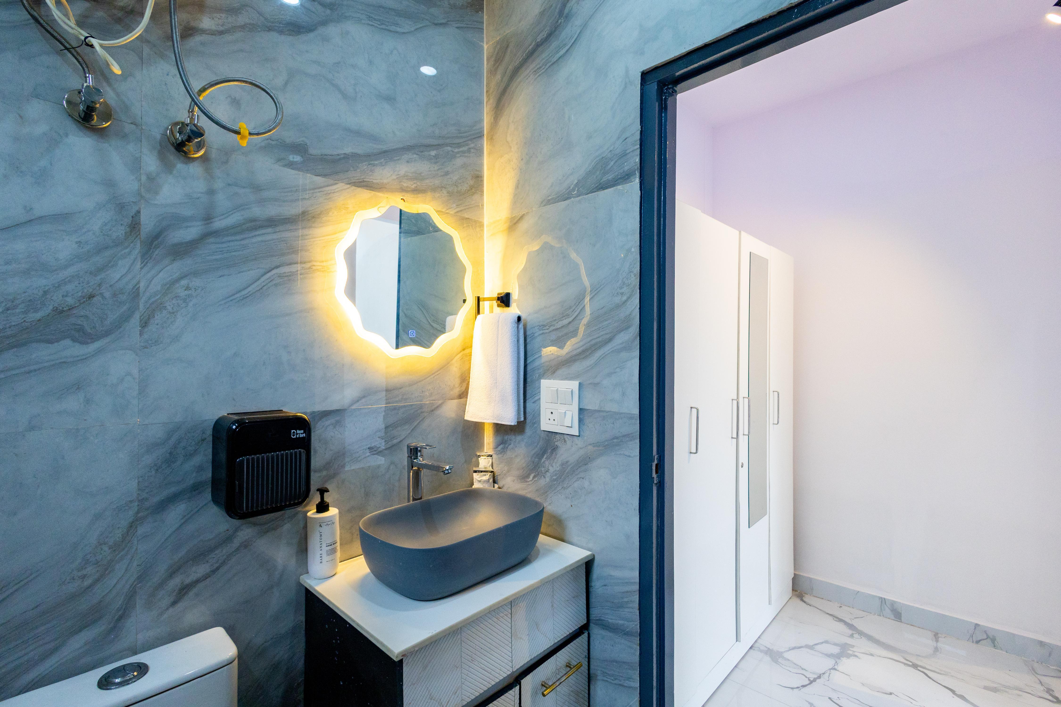 Luxury Haven Stay - Tap to explore photos