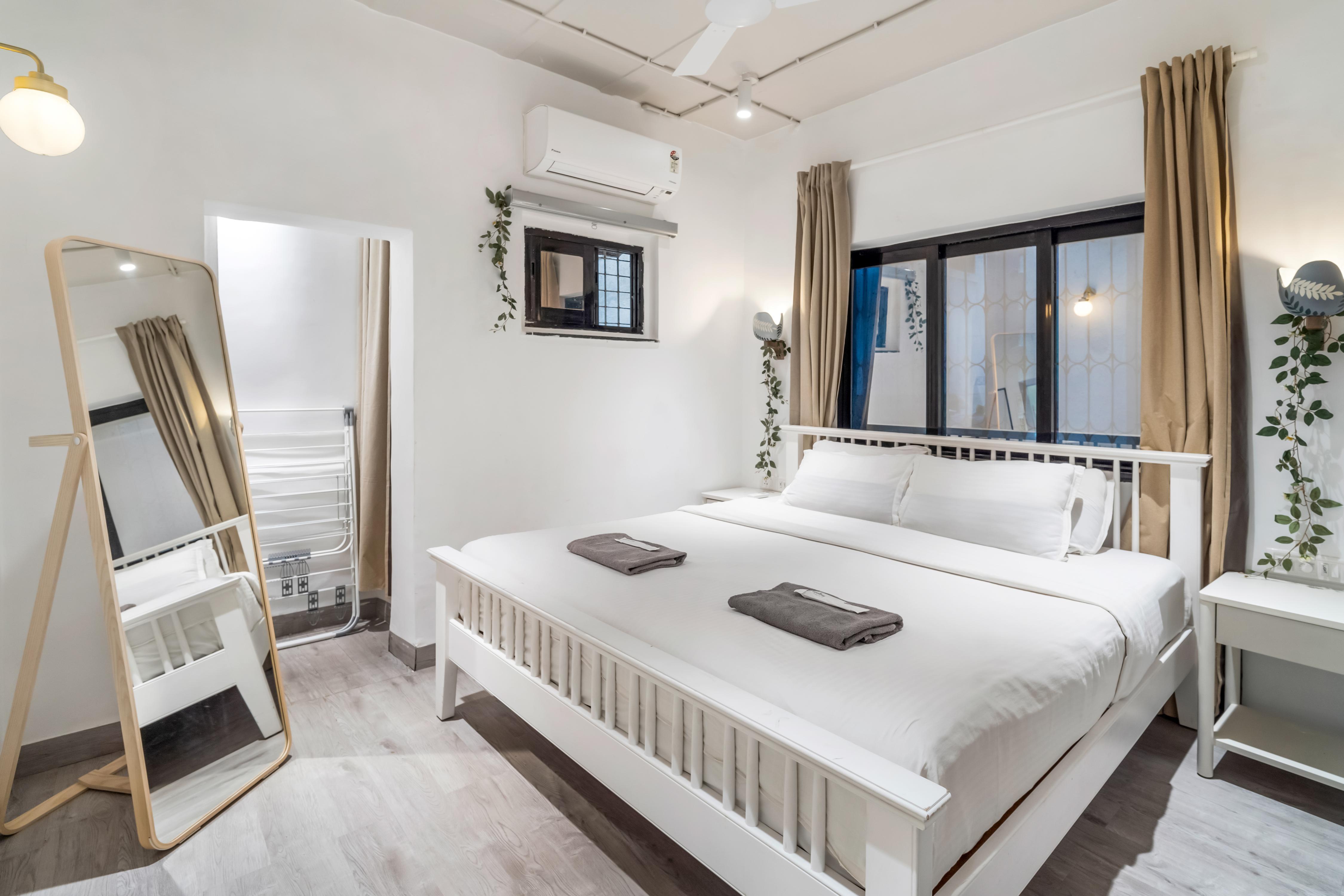 Vera 1.5BHK in Khar W by Squareone Stays - Tap to explore photos