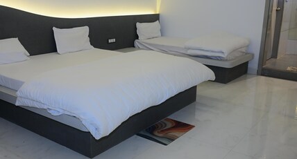 Buldana Urban Shree Ram Seva Bhakt Niwas Room Type - VIP Suite Triple Bed  | 