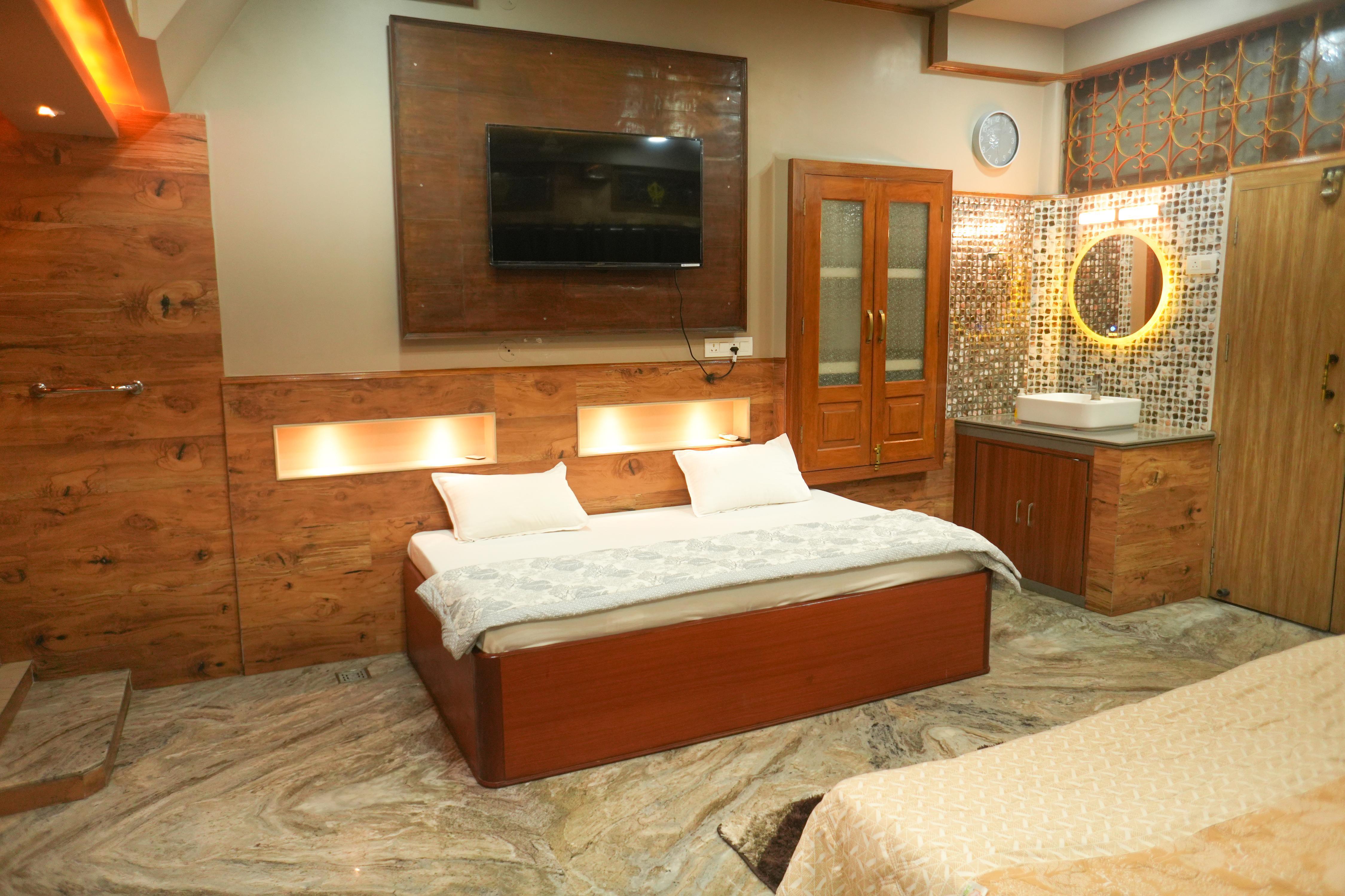 AC Room with Low Profile Bed Cozy Stay