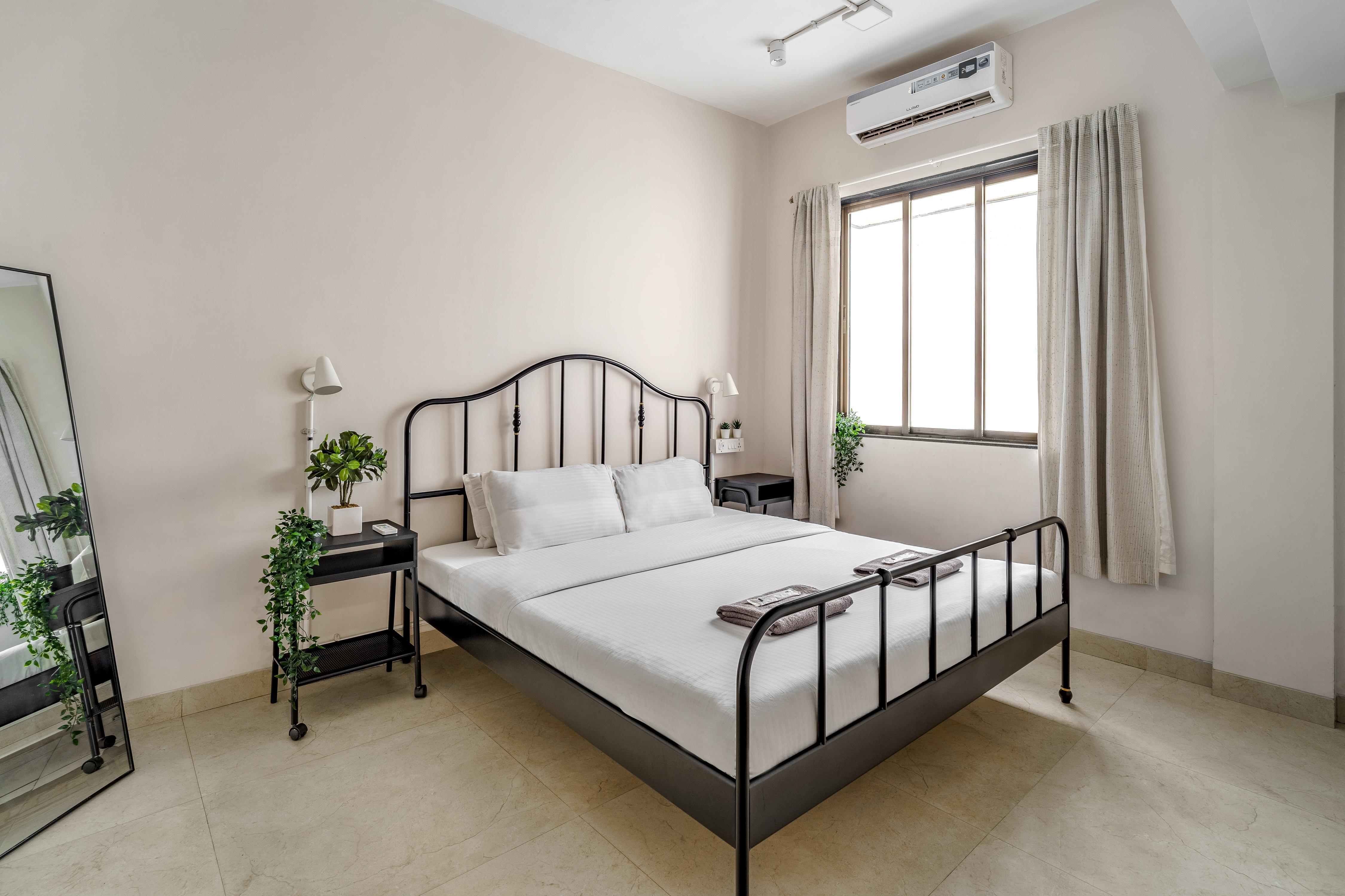 Quirky 1BHK in Bandra W by SquareOne Stays - Tap to explore photos