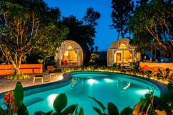 ELIVAAS Signature Tanira Farms Moonrise with Pool, Bar and Garden