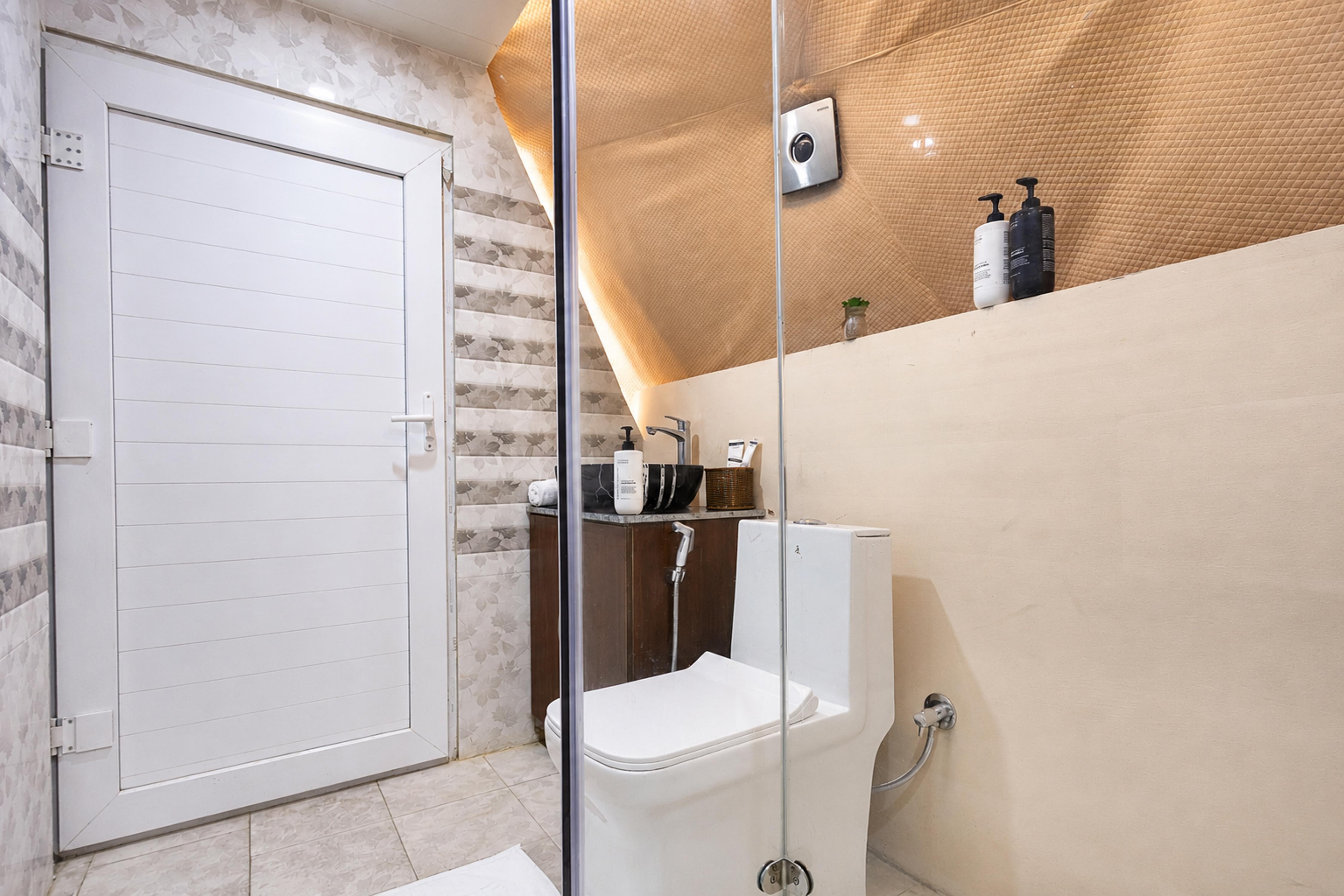 Alaya Stays Snowdrop Dome Cottage with Common Terrace - Tap to explore photos