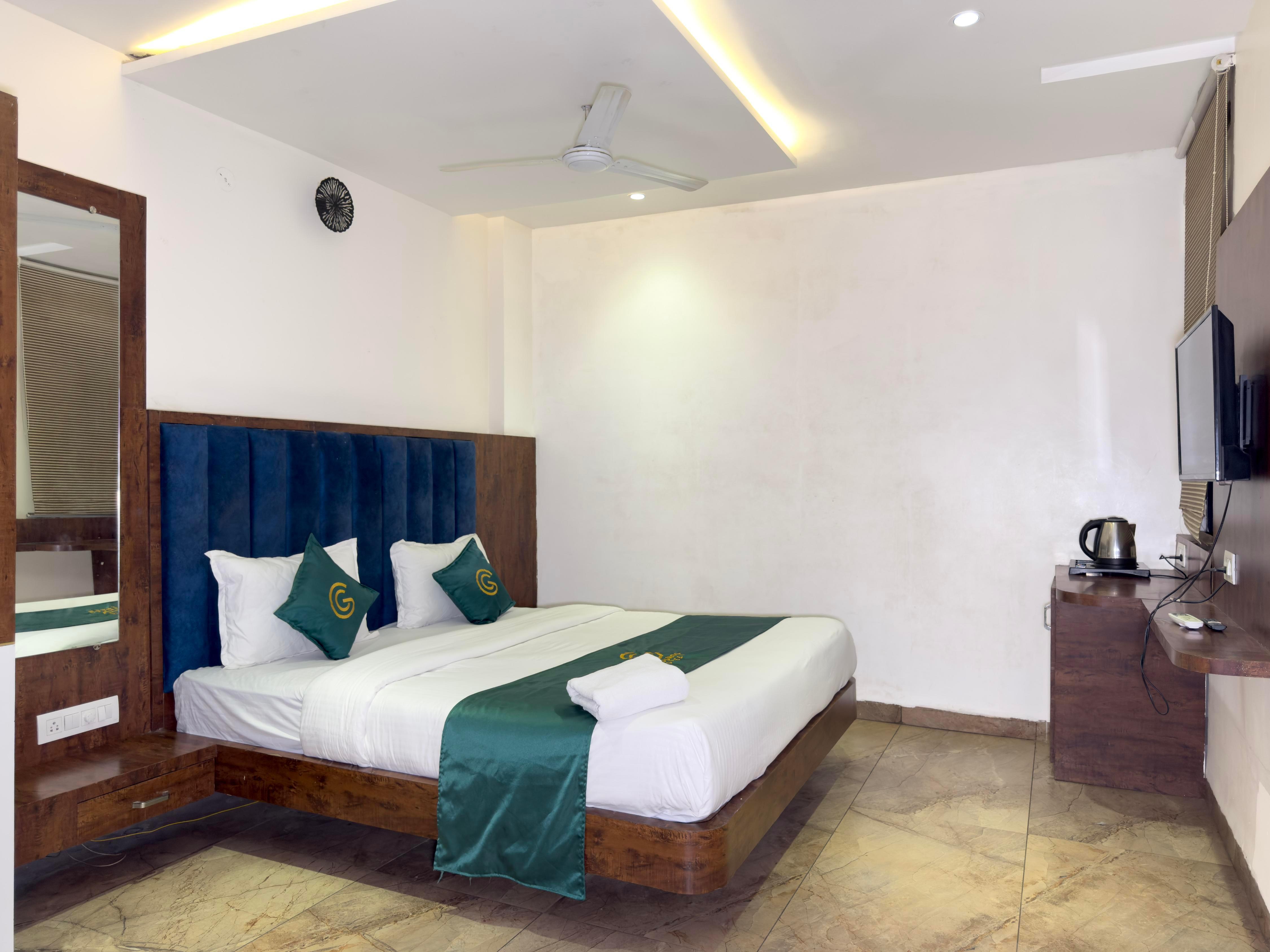 Cosmos Lite Hotel - Vijay Nagar - Tap to explore photos