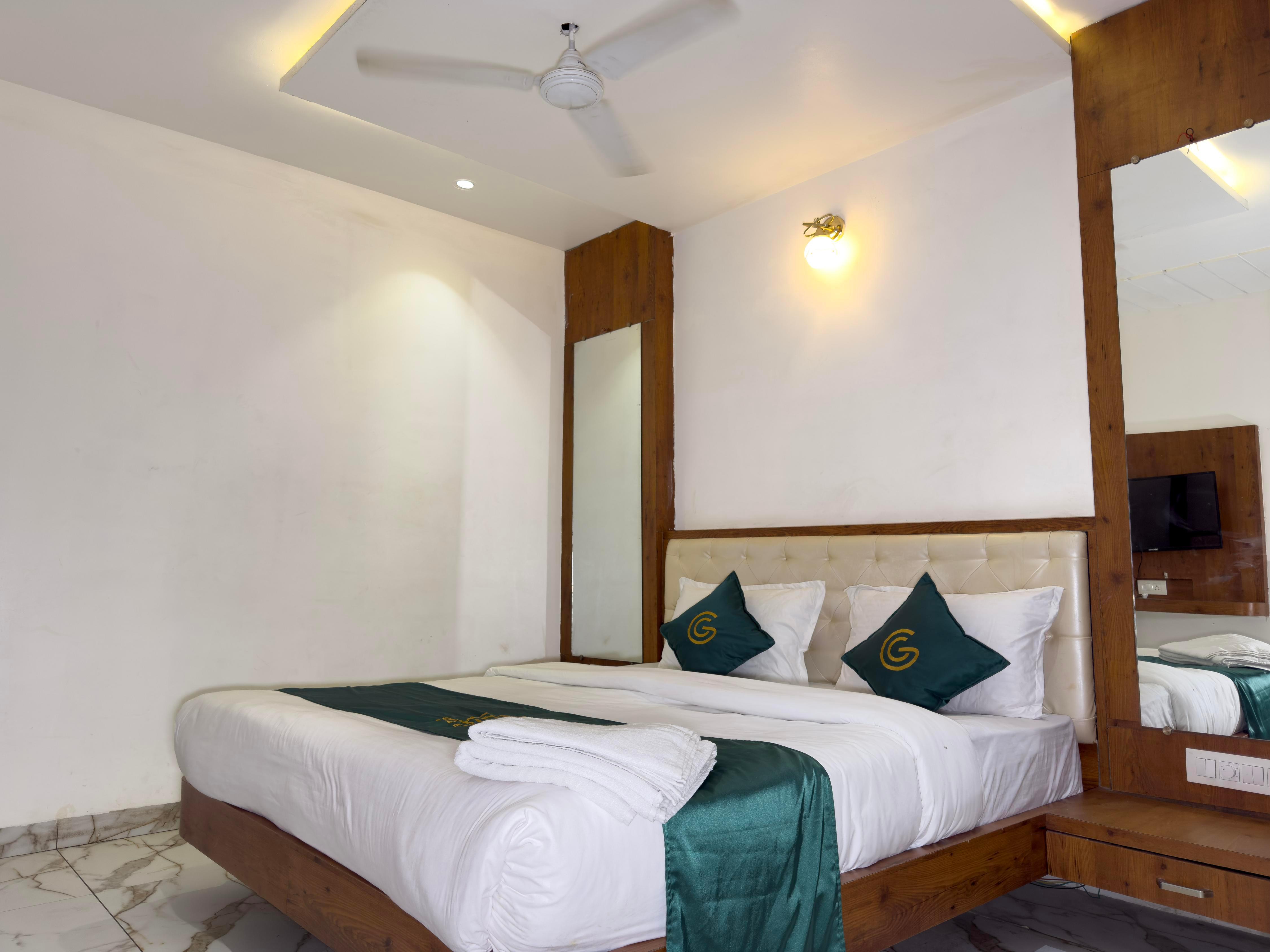 Cosmos Lite Hotel - Vijay Nagar - Tap to explore photos