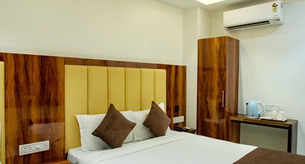 Brown Inn Luxury Hotel, Near US Consulate, BKC Room Type - Superior Triple