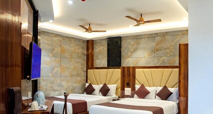 Brown Inn Luxury Hotel, Near US Consulate, BKC Room Type - Two Double Bed