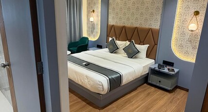 Hotel Shree Krishna Paradise Room Type - Elegant Suite Room with Bath-Tub & Balcony Hotel Shree Krishna Paradise Room Type - Elegant Suite Room with Bath-Tub & Balcony