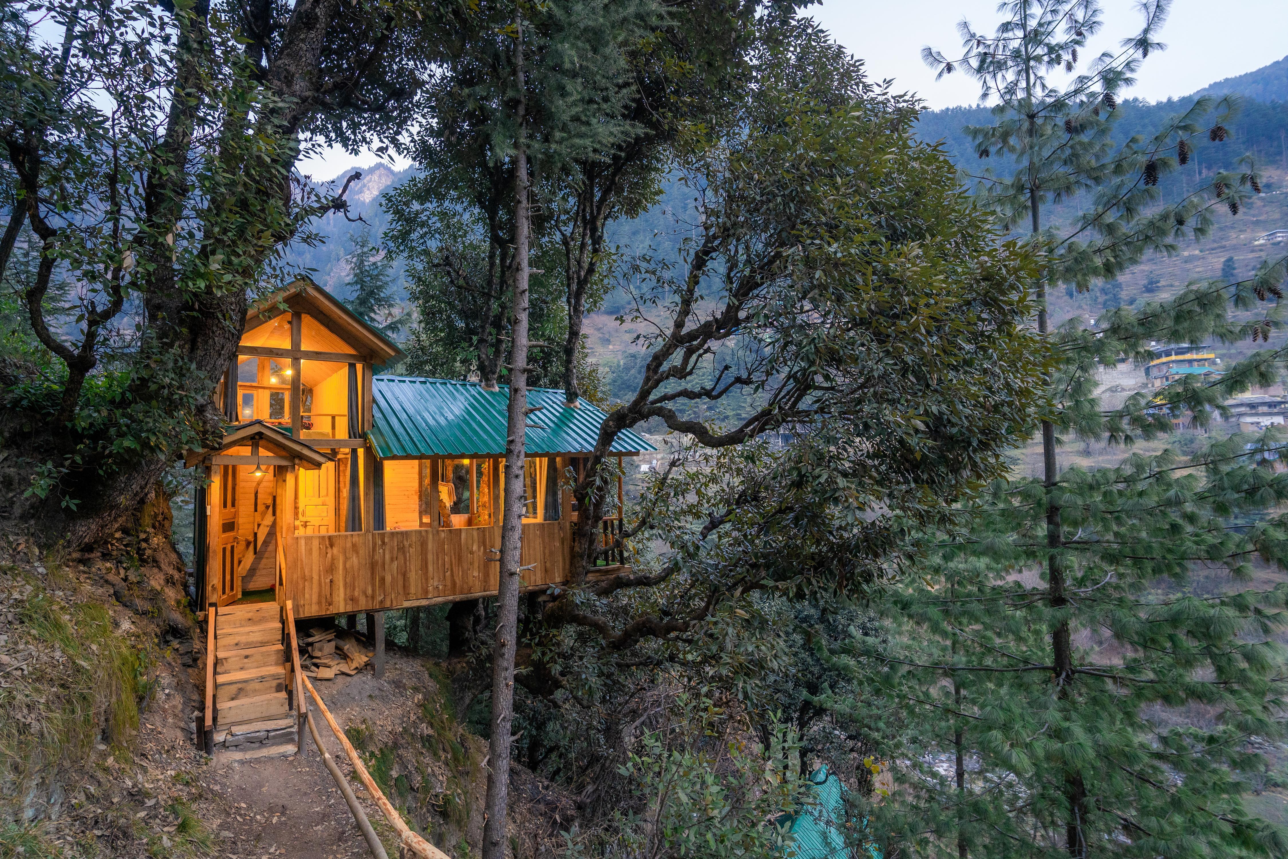 Riverside Treehouse