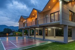 EKOSTAY - Over the Stream Villa