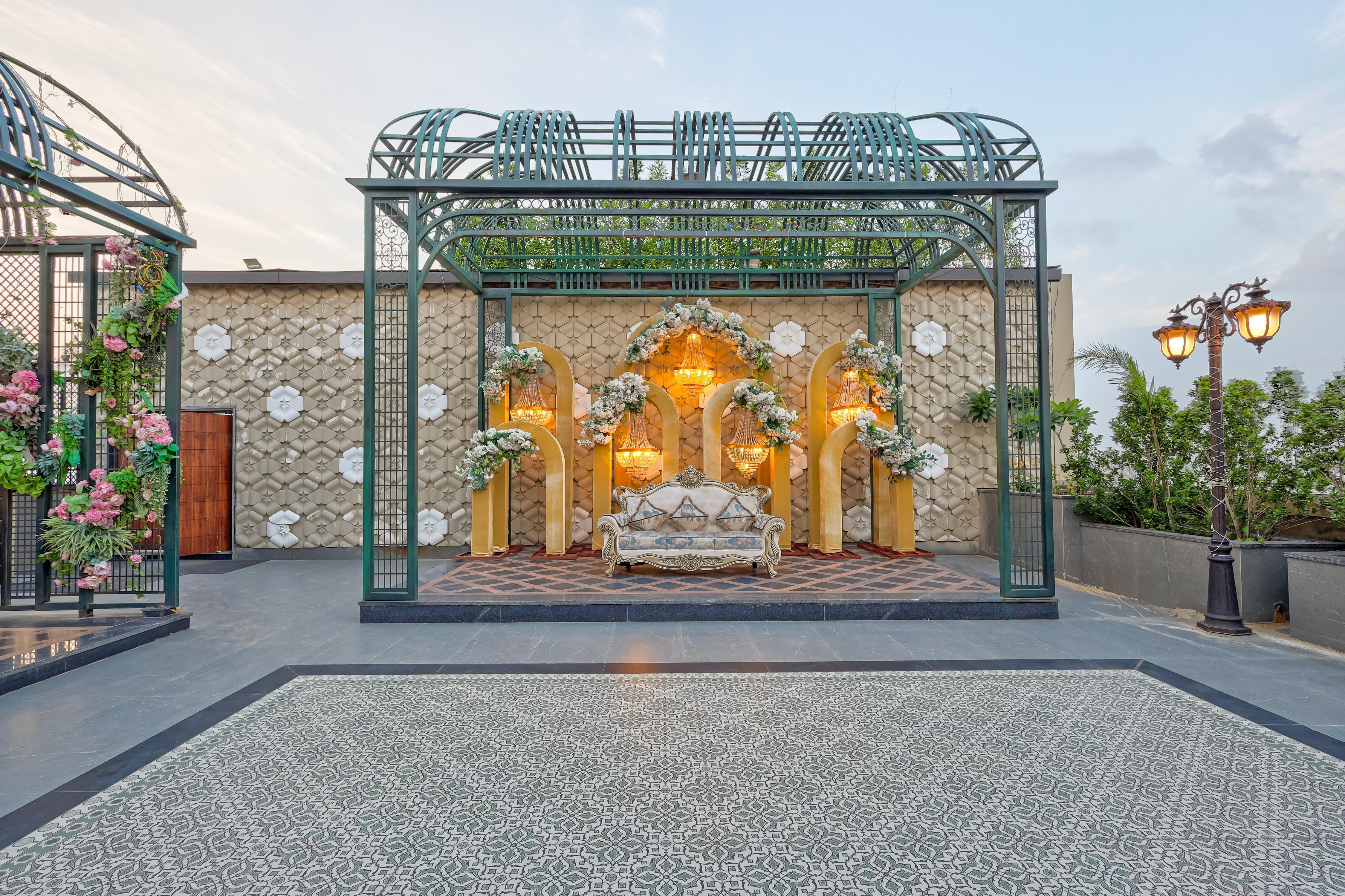 The Opulence Hotel,New Delhi Paschim Vihar - Tap to explore photos