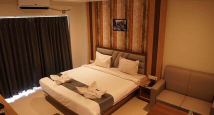 Hotel Sagar Sangi Room Type - Super Deluxe Room with Balcony